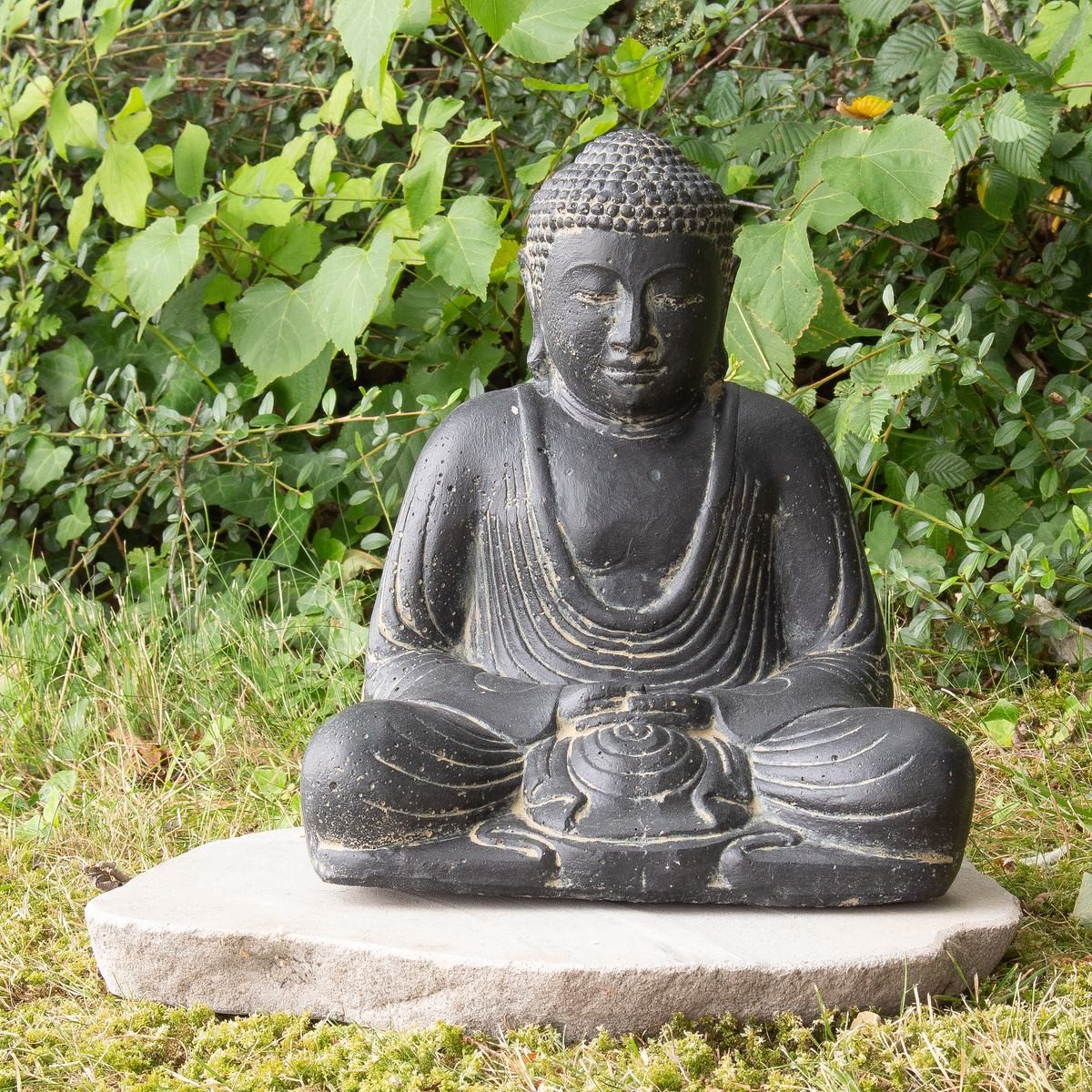 Oriental Galerie Dekofigur Japan Buddha Figur Gartenfigur aus Lavastein Sitzend 30 cm (1 St)
