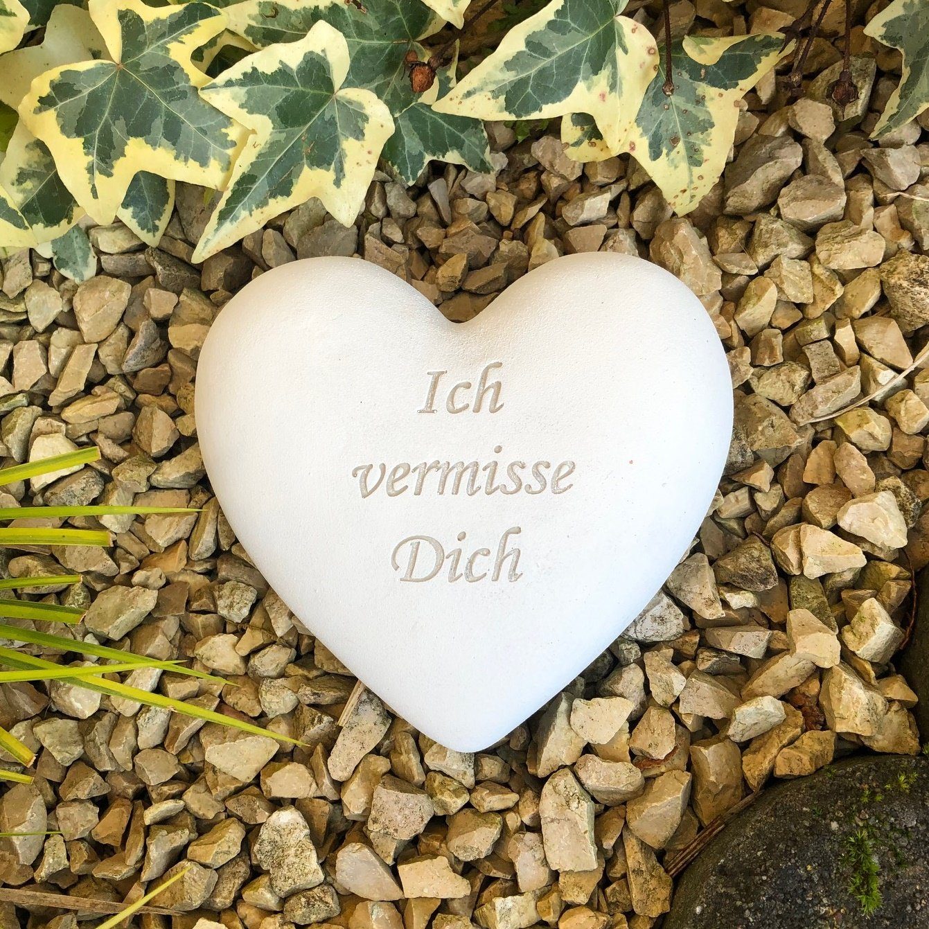 Radami Gartenfigur Grabherz Spruch "Ich vermisse Dich" 12cm,580g weiß günstig online kaufen