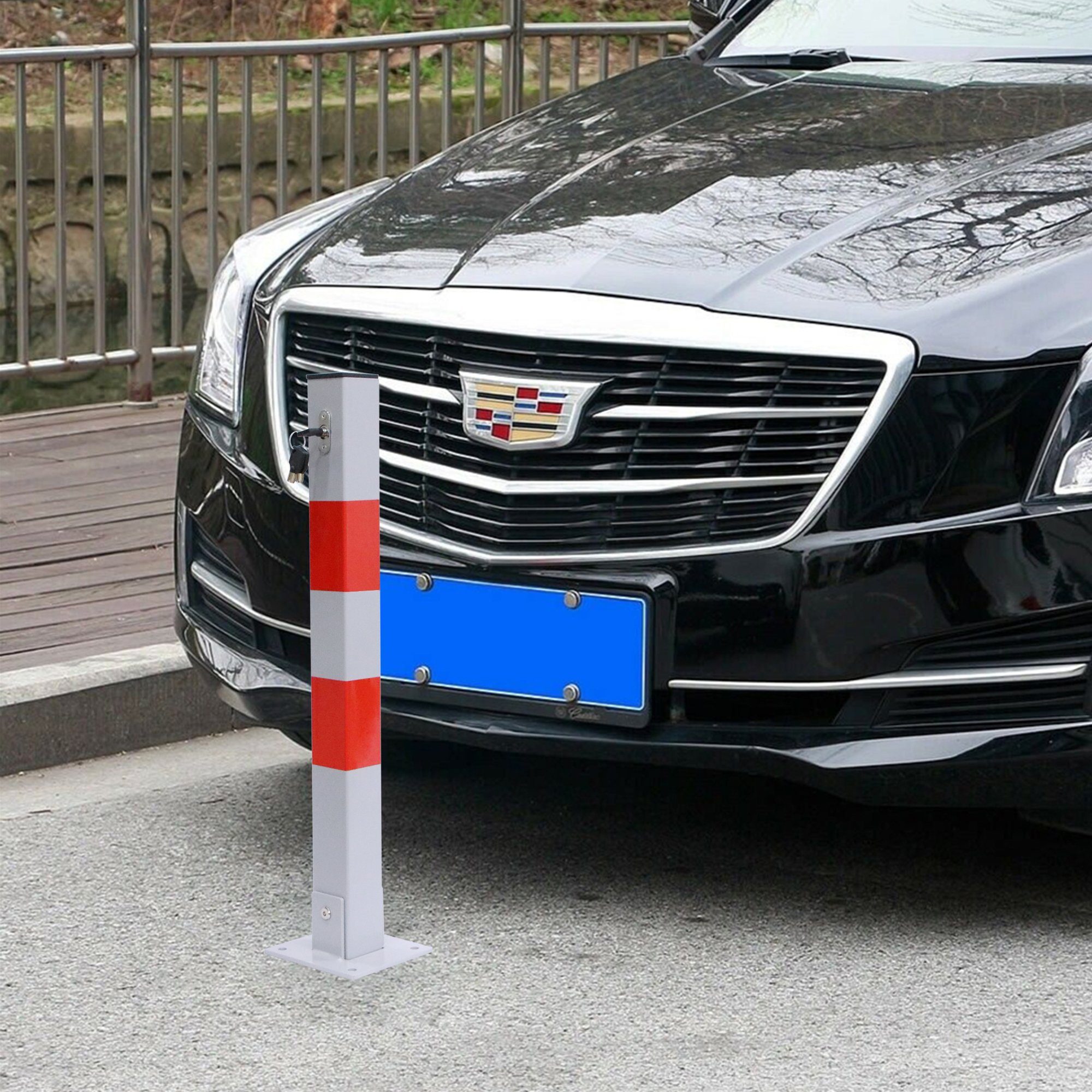 Melko Absperrpfosten Absperrpfosten Parkplatzsperre Parkpfosten Klappbar 65CM Klapppfosten (Stück, 1-tlg., 1 x Parkplatzbügel inkl. Klebestreifen, 3 Schlüsseln und 4 Bodenankern), Spezielles outdoor Pulver und besonders dicke Pulverbeschichtung
