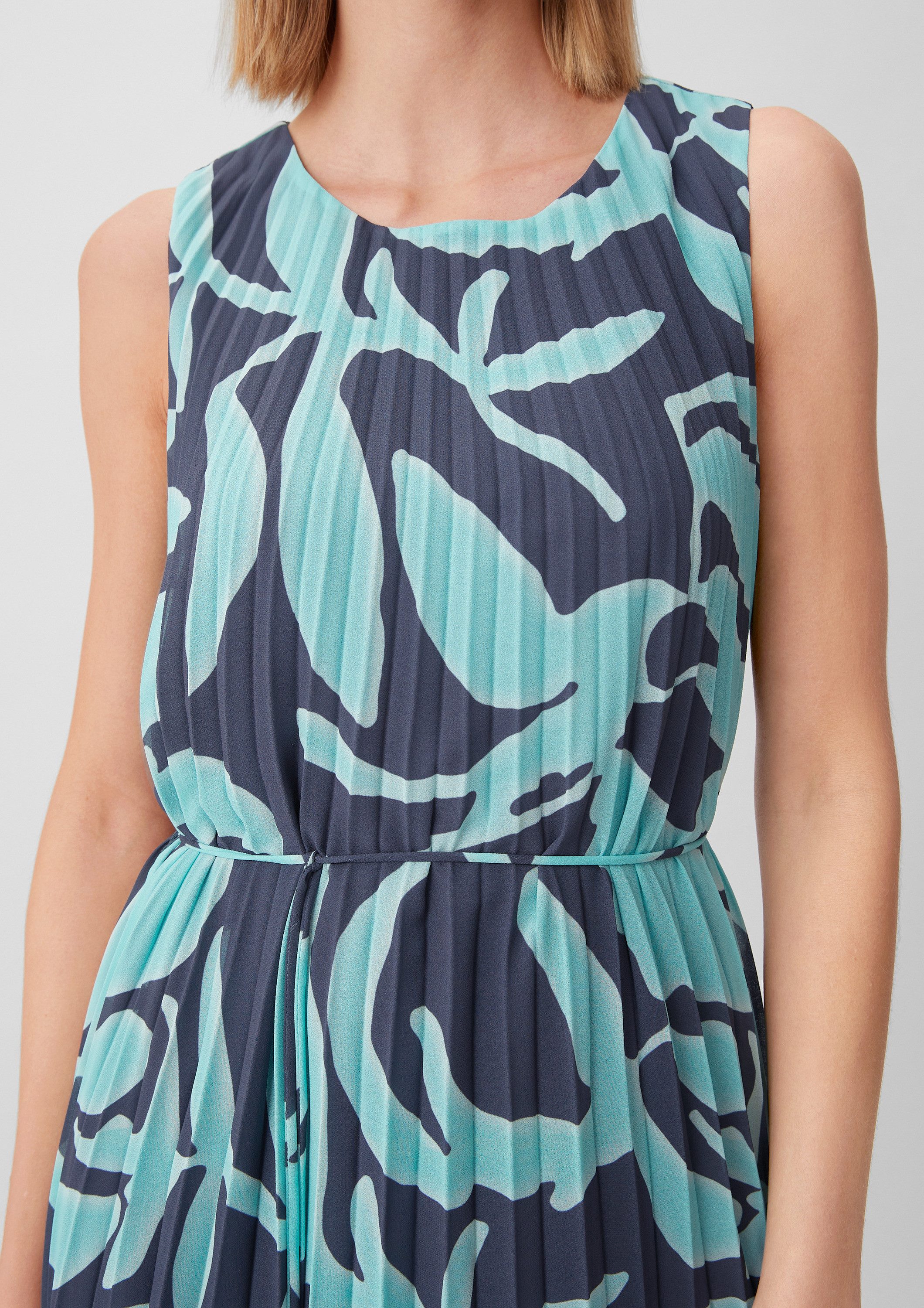 comma Maxikleid Kleid Chiffonkleid mit Plisseefalten