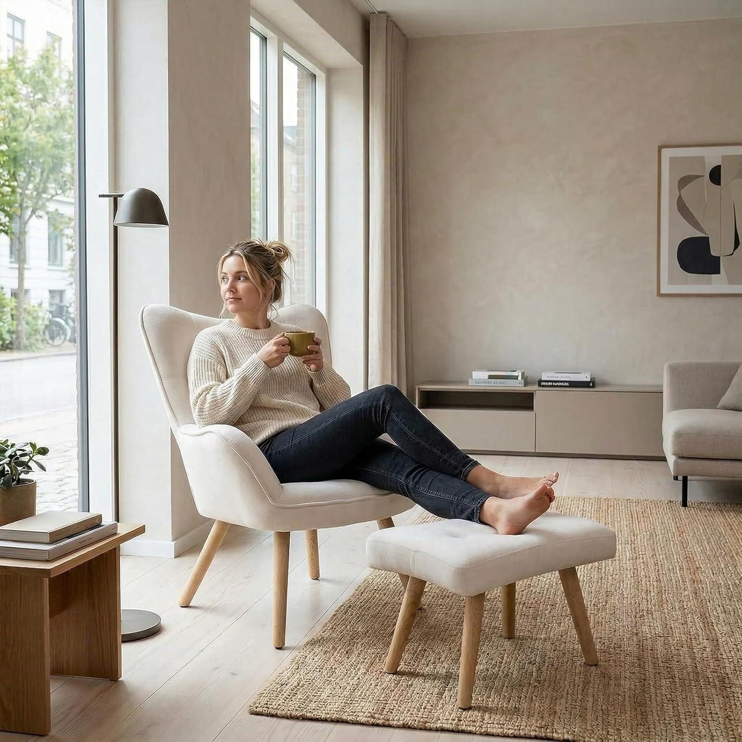 LuxusKollektion Ohrensessel Ohrensessel Hocker Samt Relaxsessel Lesesessel Wohnzimmer Beige sessel