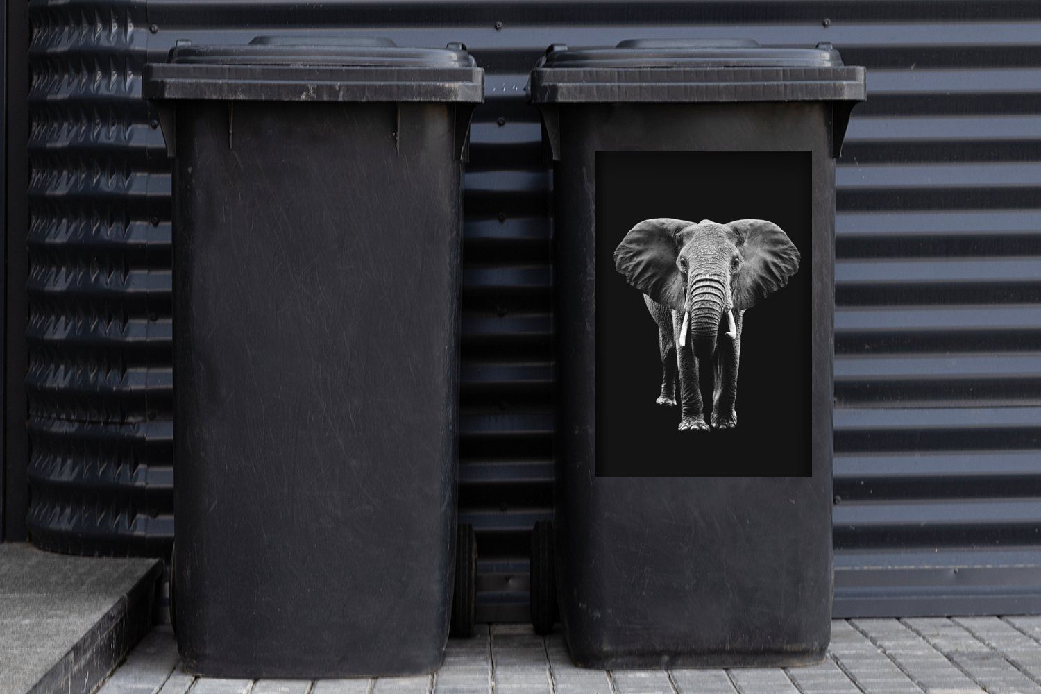 Abfalbehälter Wandsticker Mülleimer-aufkleber, mit St), vor großen weiß MuchoWow und - Hintergrund Ohren Sticker, schwarzem Elefant schwarz Mülltonne, Container, (1