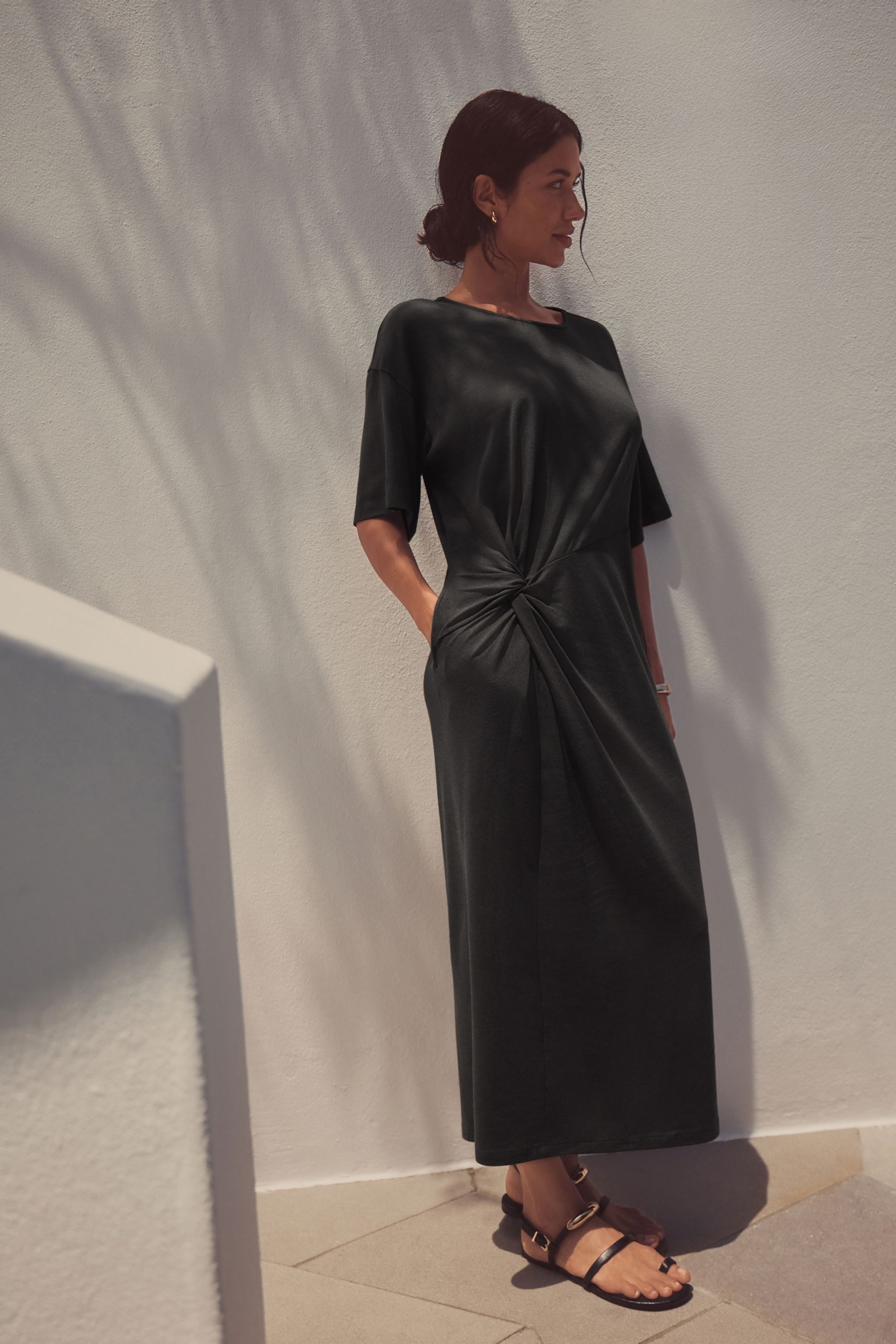 Next Shirtkleid Sommerliches T-Shirtkleid mit Drehung, Kurzgröße (1-tlg)