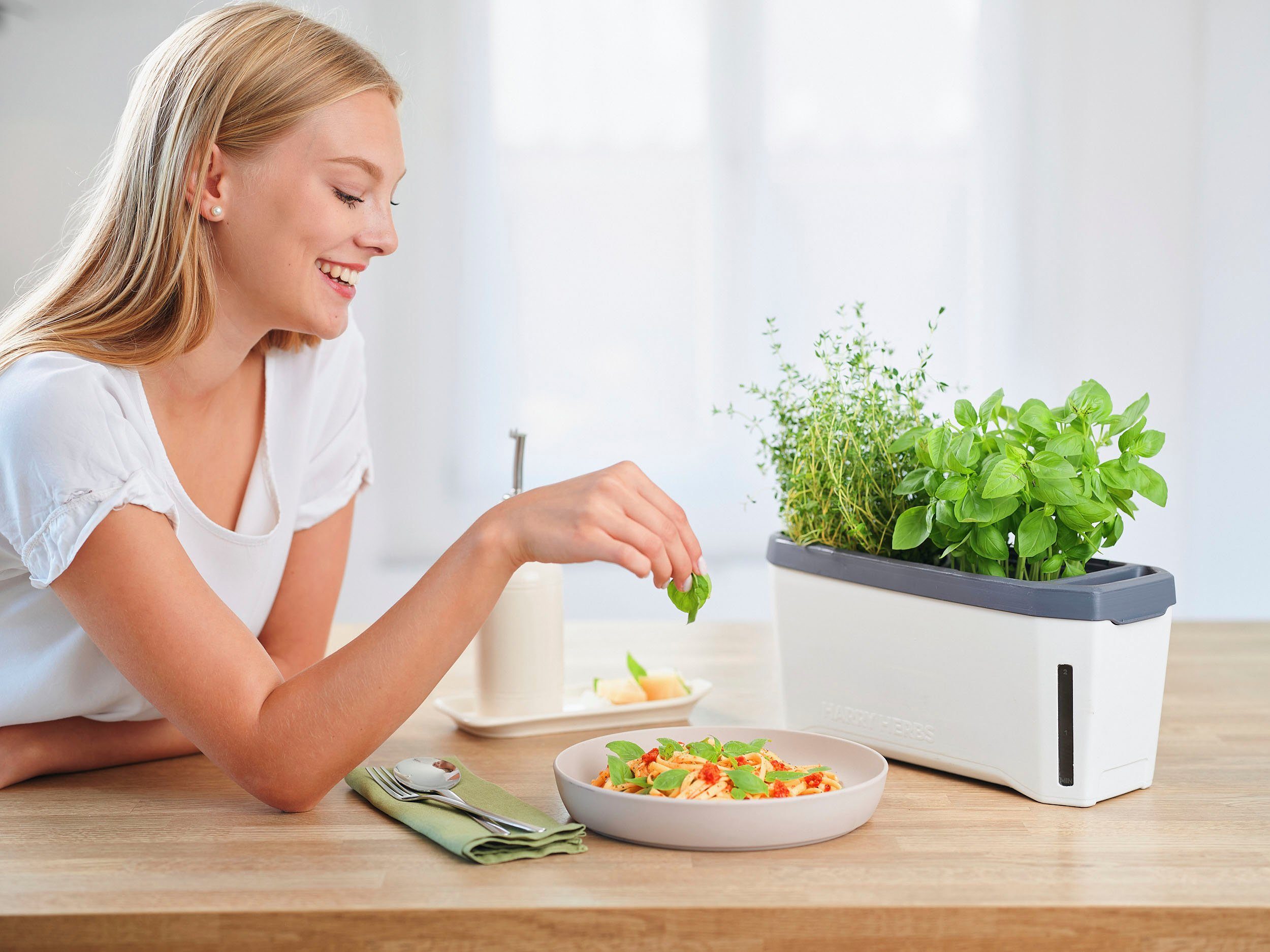 Gusta Garden Kräutertopf Kräutertopf, HERBS 4 Wasserreservoir in 1 mit HARRY weiß