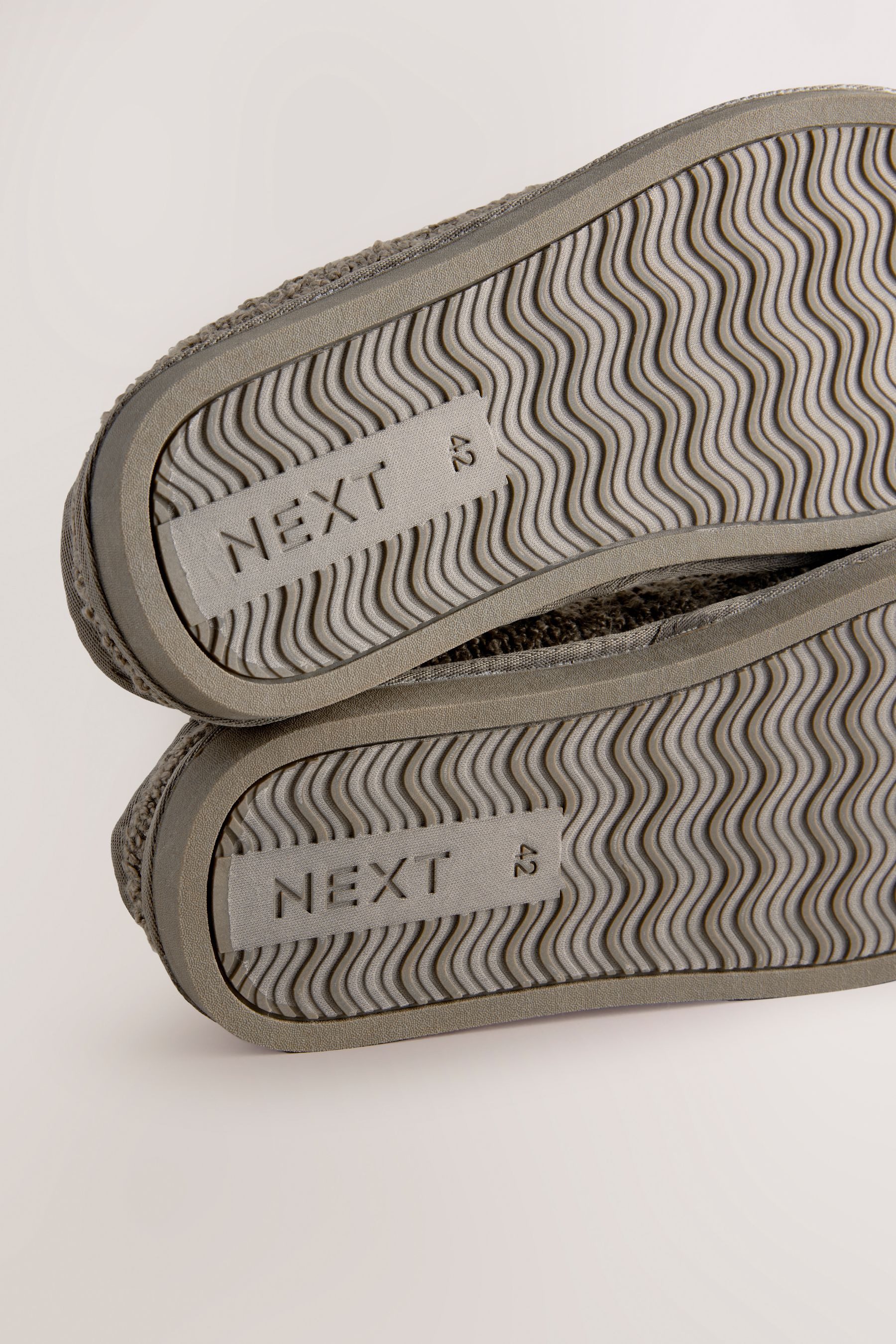 Next Strukturierte Pantoletten Hausschuh (1-tlg)