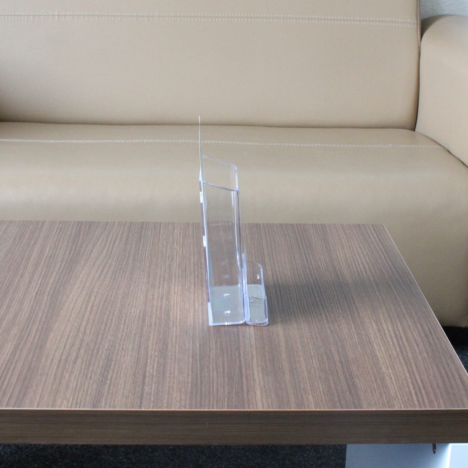 ogoPLUS Zeitungsständer DIN lang Wand-Prospekthalter Hochformat mit Visitenkartenständer