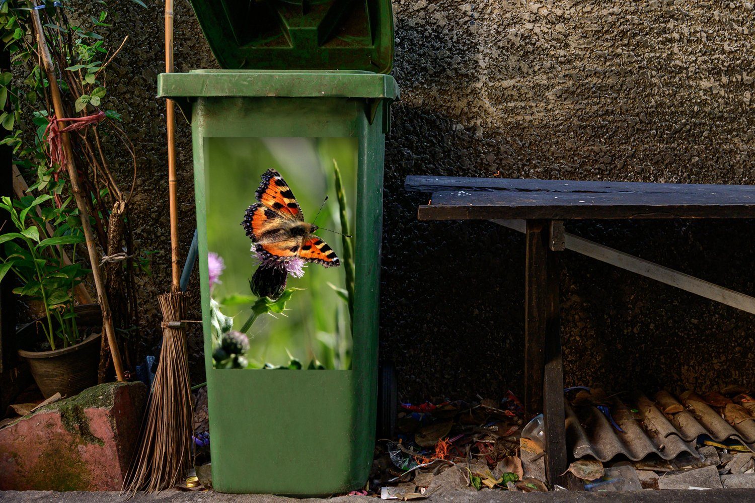 Mülltonne, Schmetterling - Orange Wandsticker (1 Blumen St), Sticker, Abfalbehälter Container, Mülleimer-aufkleber, - MuchoWow