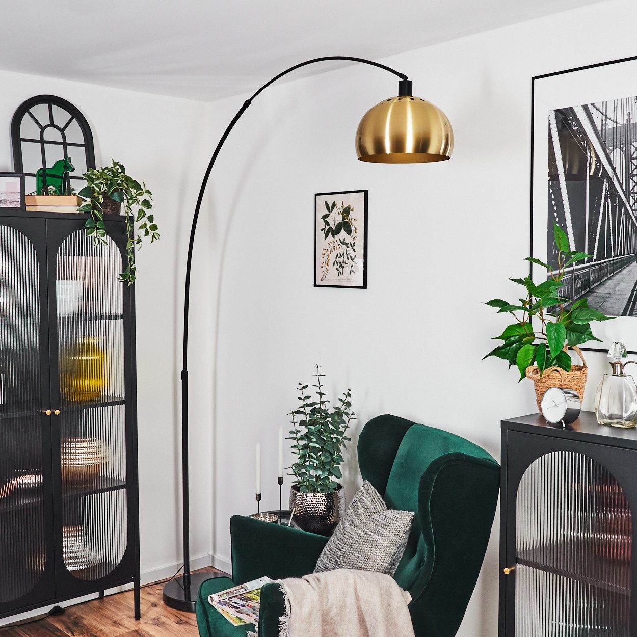hofstein Bogenlampe Stehlampe aus Metall in Schwarz/Messing gebürstet/Gold im Retro-Design, verstellbare Stehleuchte mit Marmorfuß, Lichteffekt, Fußschalter, E27