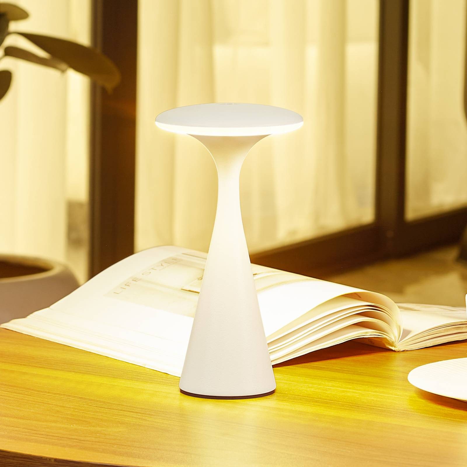 Lindby Außen-Tischleuchte Evelen, LED, Kunststoff Weiß warmweiß IP54, LED 1 günstig online kaufen