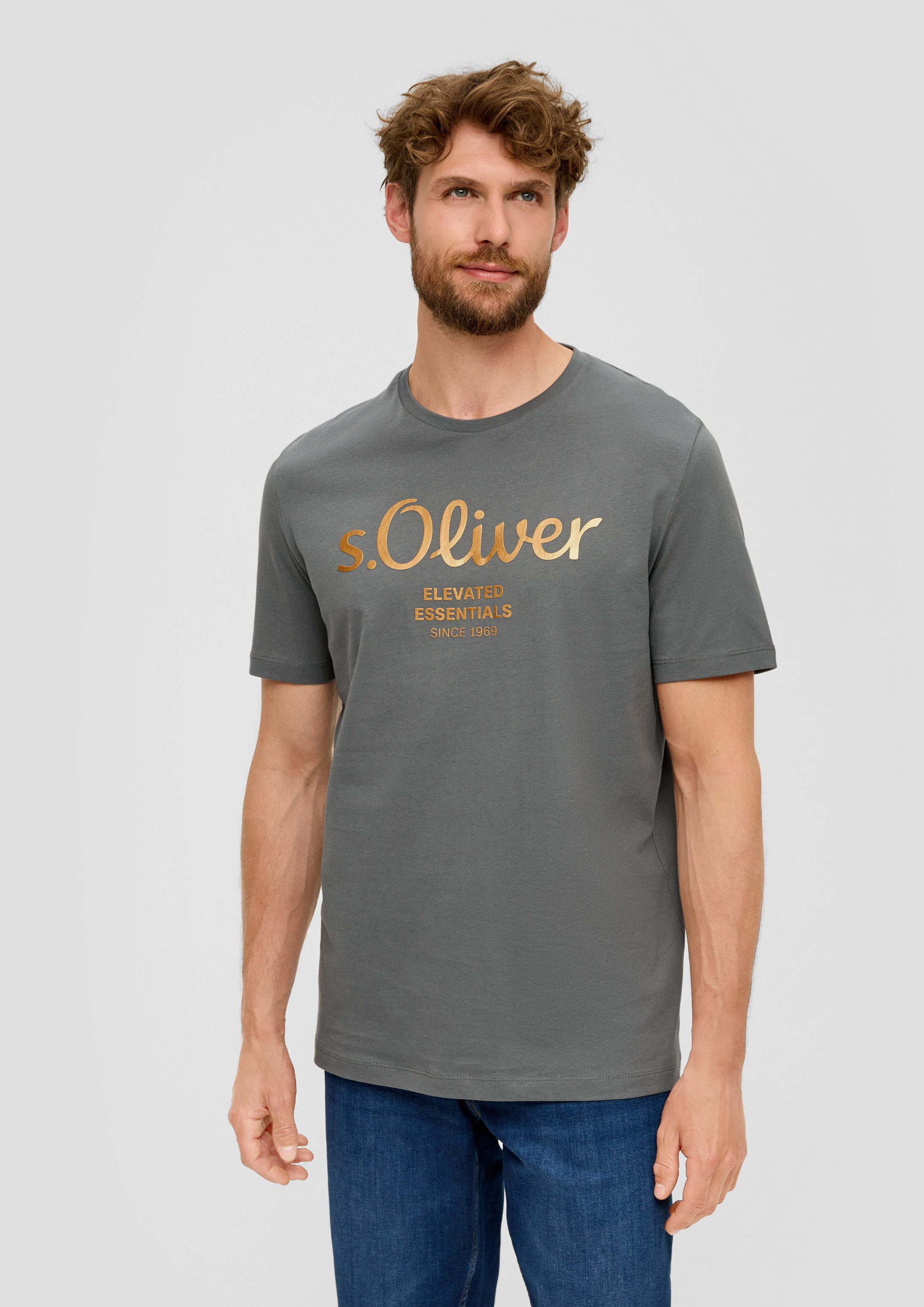 s.Oliver Kurzarmshirt T-Shirt T-Shirt aus Baumwolle mit Label-Print