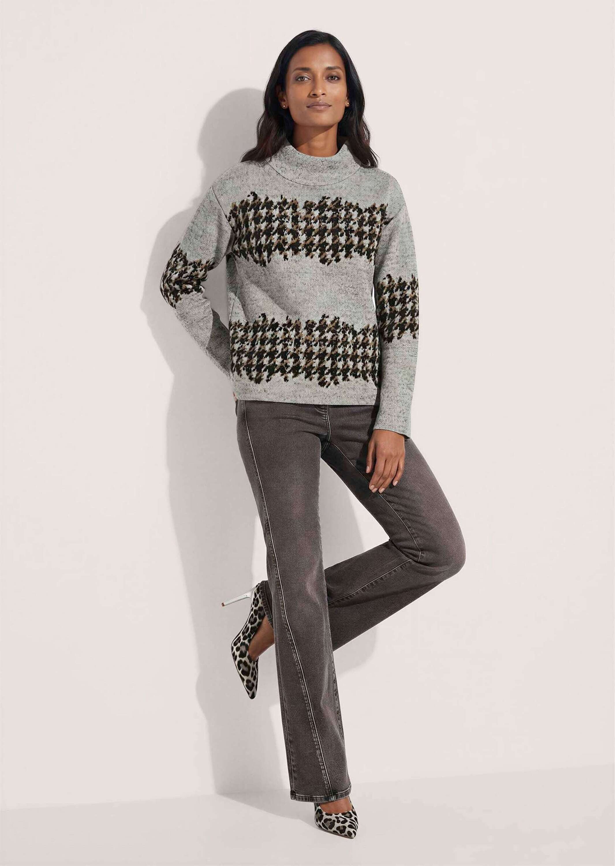 MADELEINE Langarmshirt Jacquard-Sweatshirt mit Hahnentritt Breite Streifen & lässig überschnittene Schultern