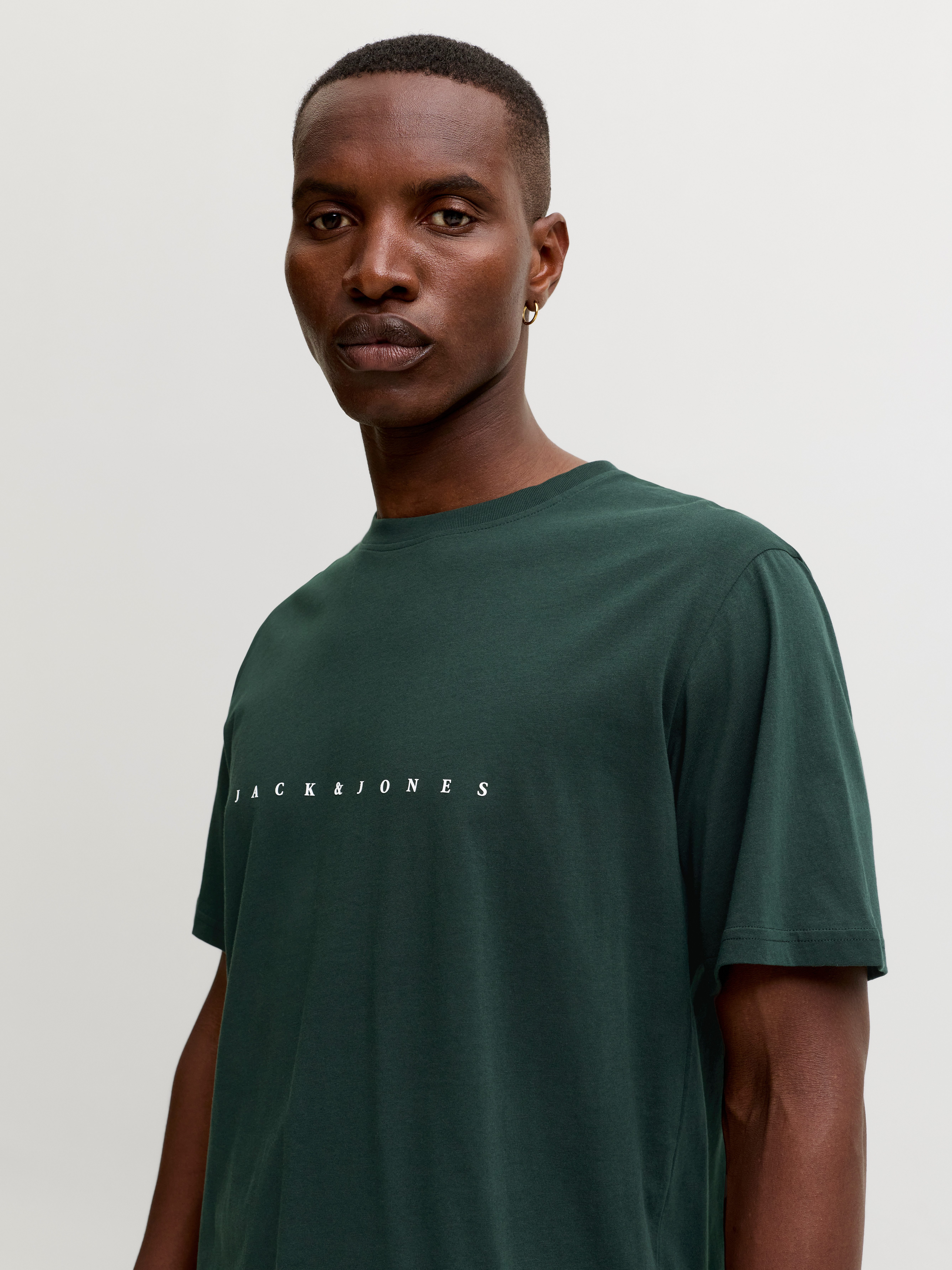 Jack & Jones Rundhalsshirt JJESTAR mit Pigmentprint und Baumwollgefühl Baumwolle, relaxed fit