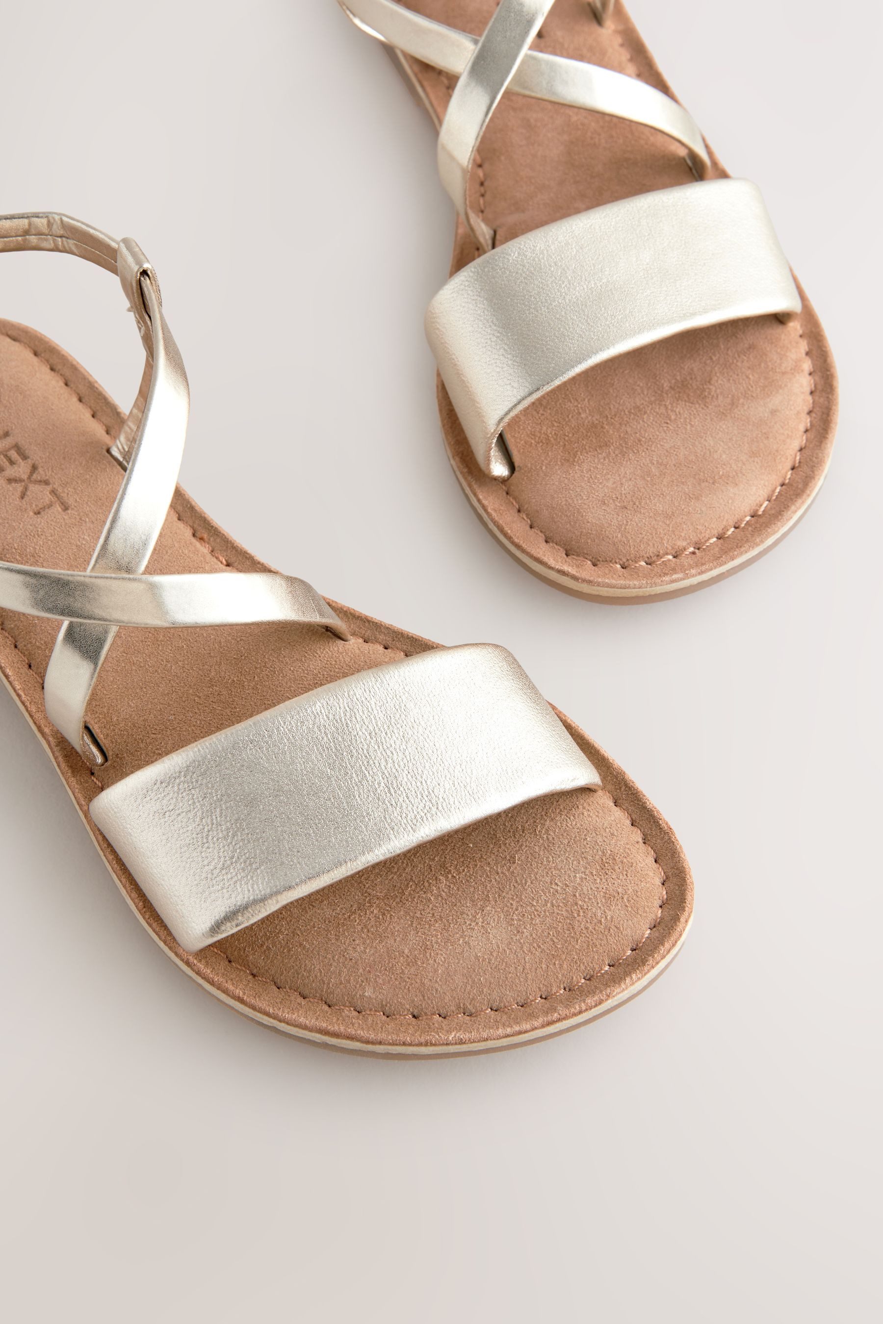 Next Riemensandale aus Leder mit Schnallenverschluss Riemchensandale (1-tlg)