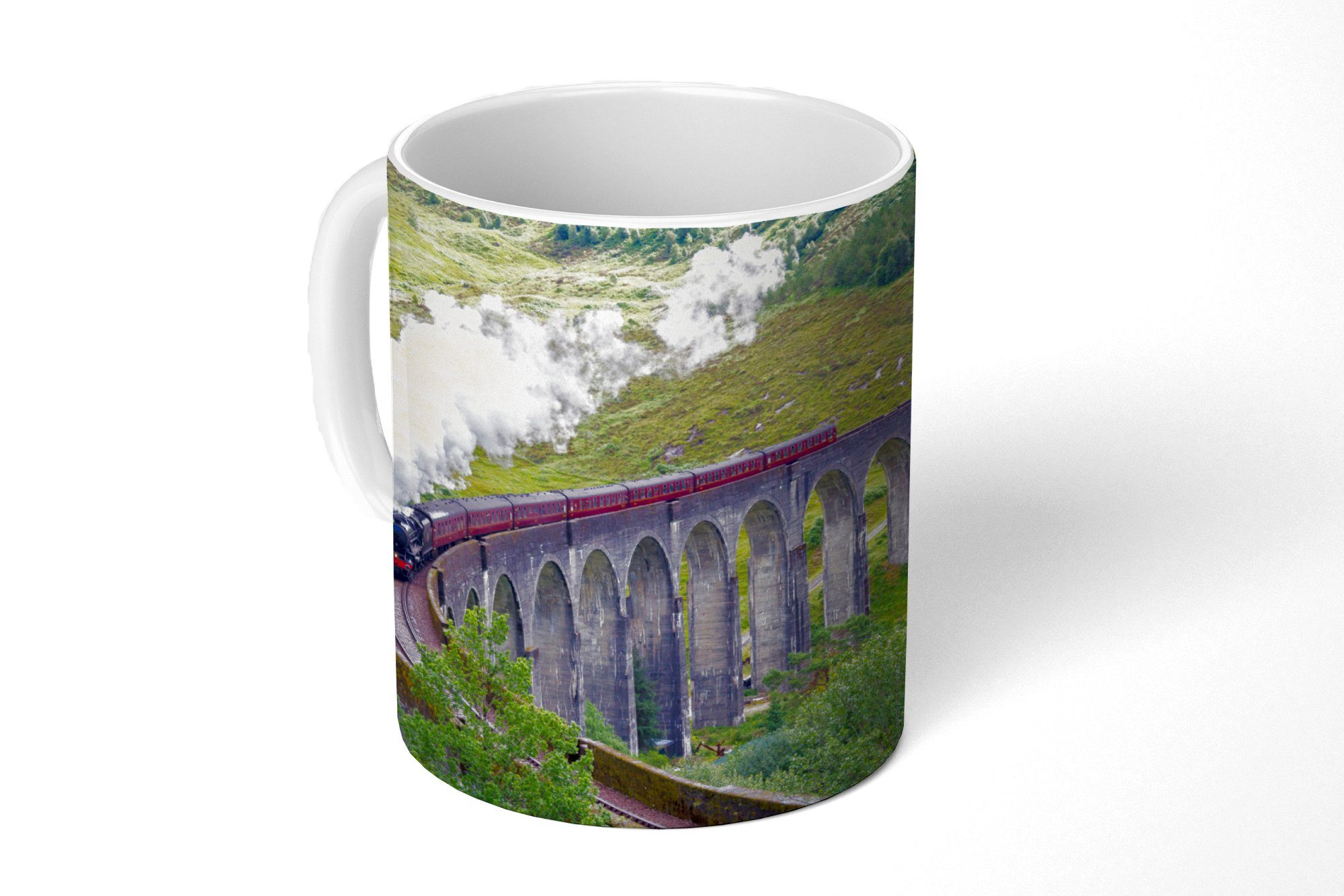 MuchoWow Tasse Dampfzug inmitten Teetasse, grünen Schottlands, Teetasse, Landschaft Keramik, Kaffeetassen, Becher, Geschenk der