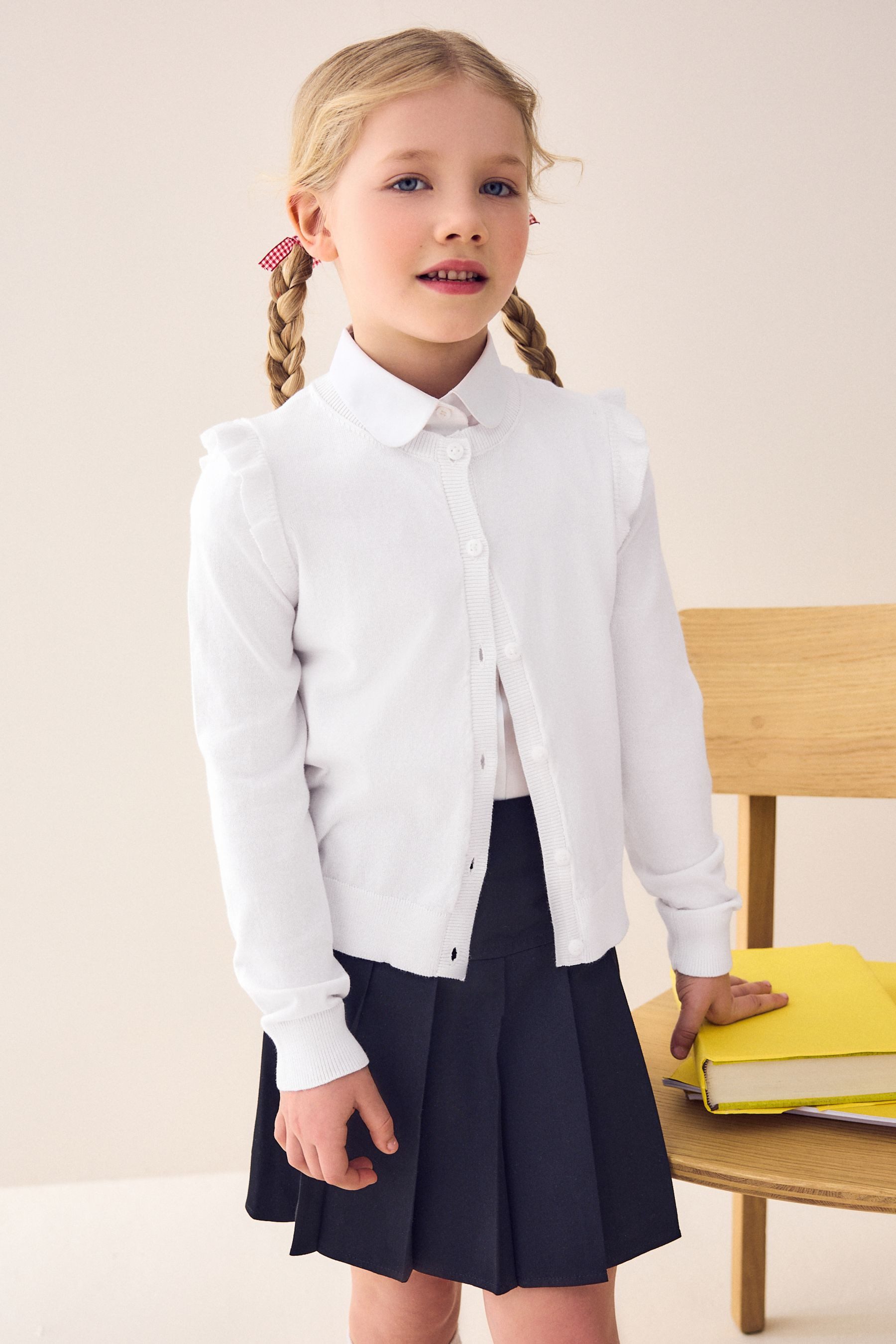 Next Strickjacke Schul-Strickjacke mit gerüschten Schultern (1-tlg)