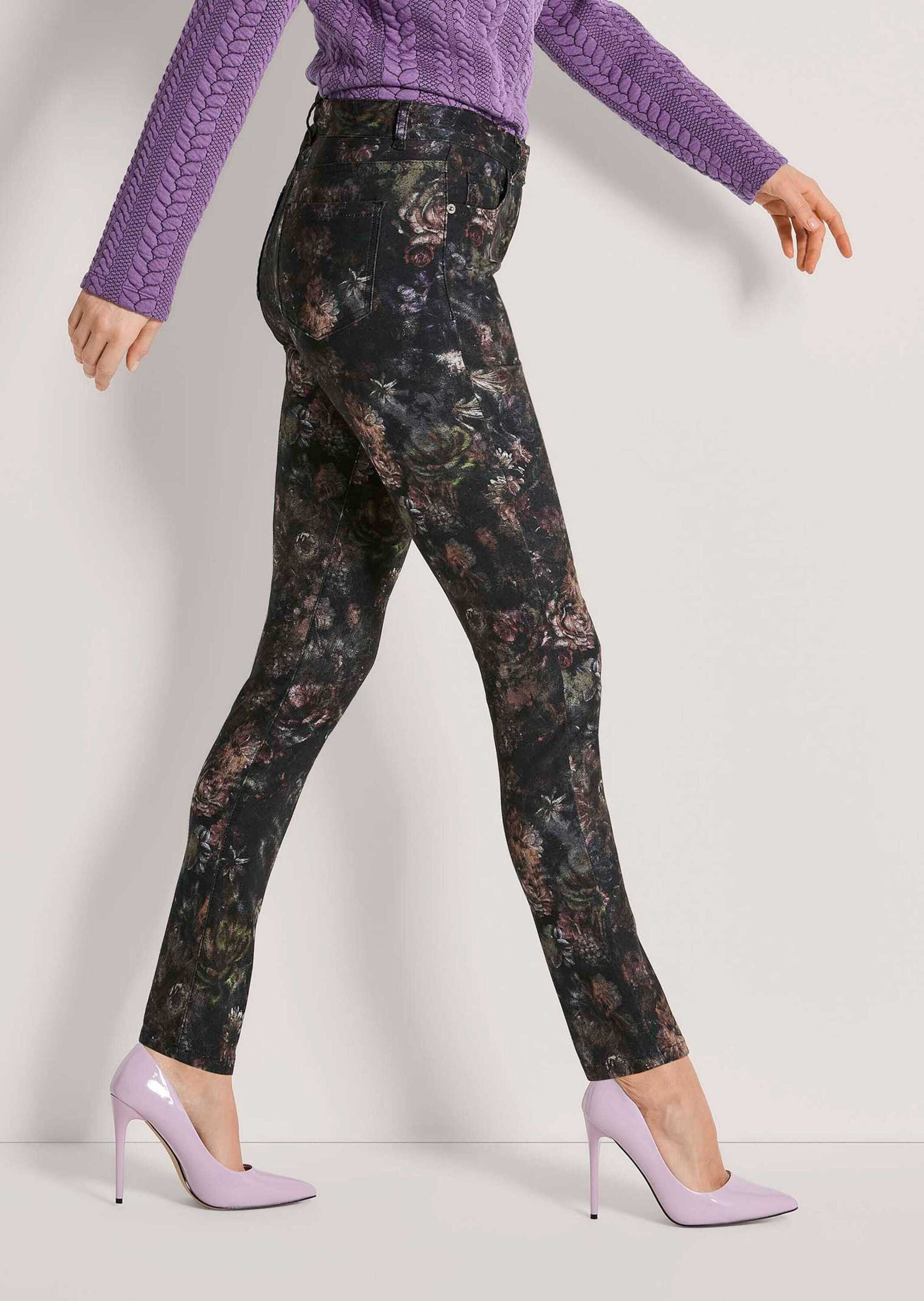 MADELEINE Stoffhose 5-Pocket-Hose mit Blumen-Print Formbund mit Gürtelschlaufen, M-Logoknopf & M-Nieten
