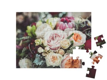 puzzleYOU Puzzle Rosen im Blumenstrauß einer Braut, 48 Puzzleteile, puzzleYOU-Kollektionen Blumensträuße, Blumen & Pflanzen