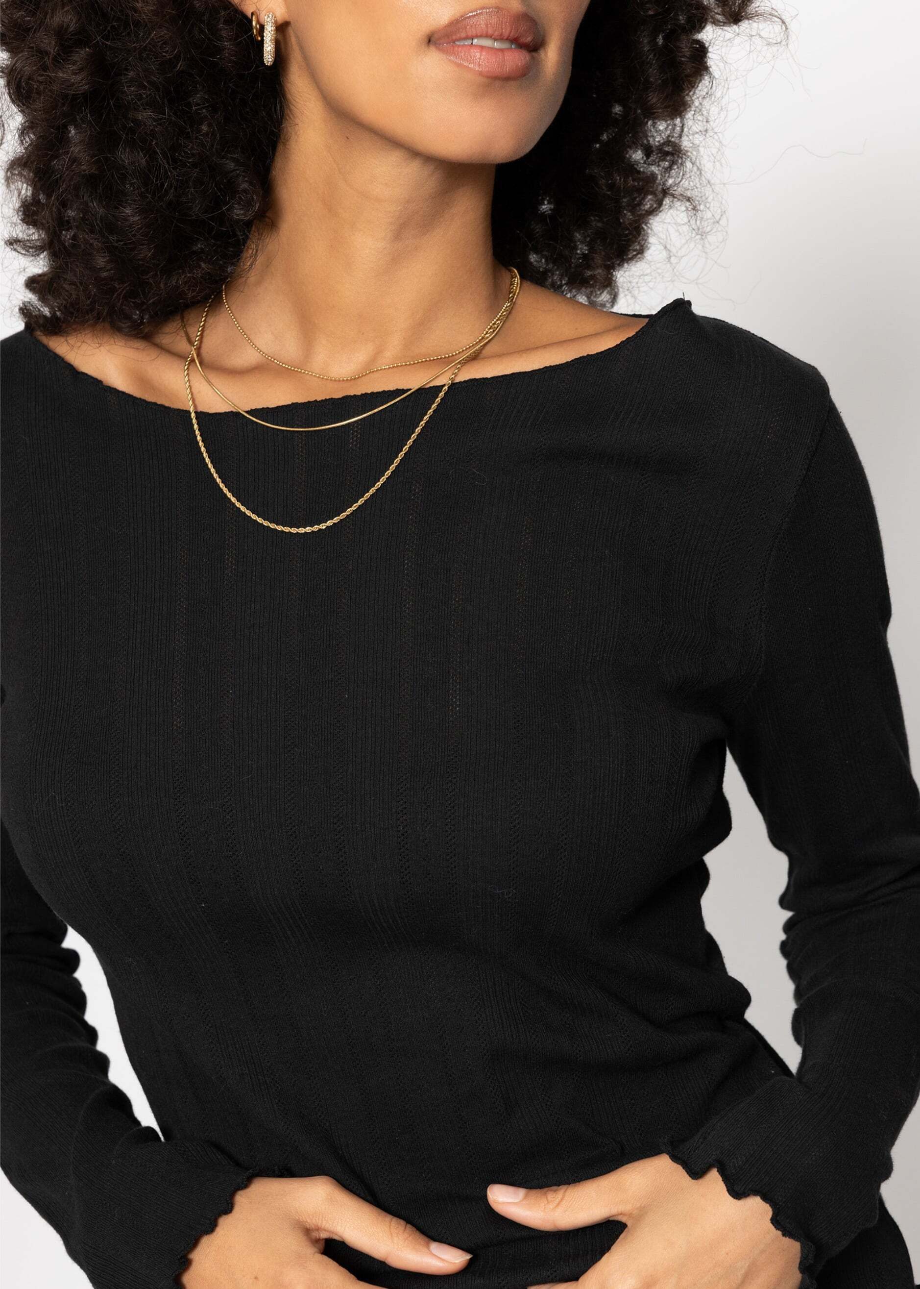 SASSYCLASSY Langarmshirt Pointelle Langarmshirt für Damen Feminines Top mit Lochmuster, gewelltem Saum und U-Boot Ausschnitt – Bild 5 von 5