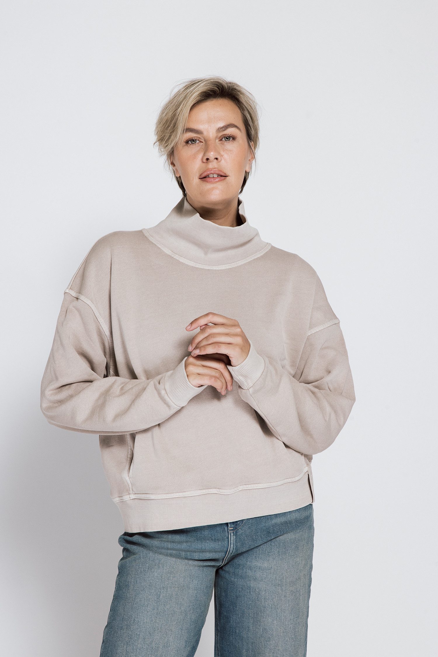 Zhrill Sweater LIV mit hohem Stehkragen / Eingrifftaschen