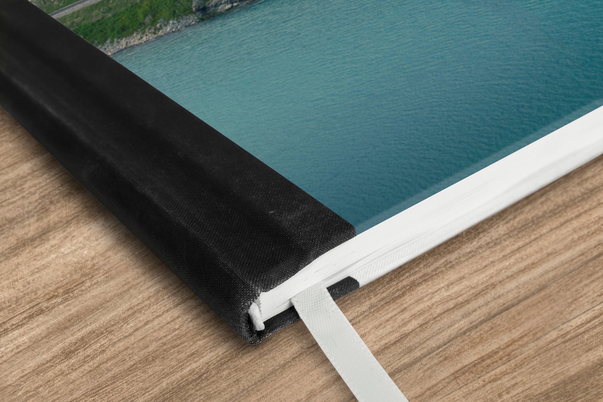 Thumbnail - MuchoWow Notizbuch Ein Zug entlang des blauen Wassers, Notebook, Notizblock a5, Tagebuch, Journal Liniert