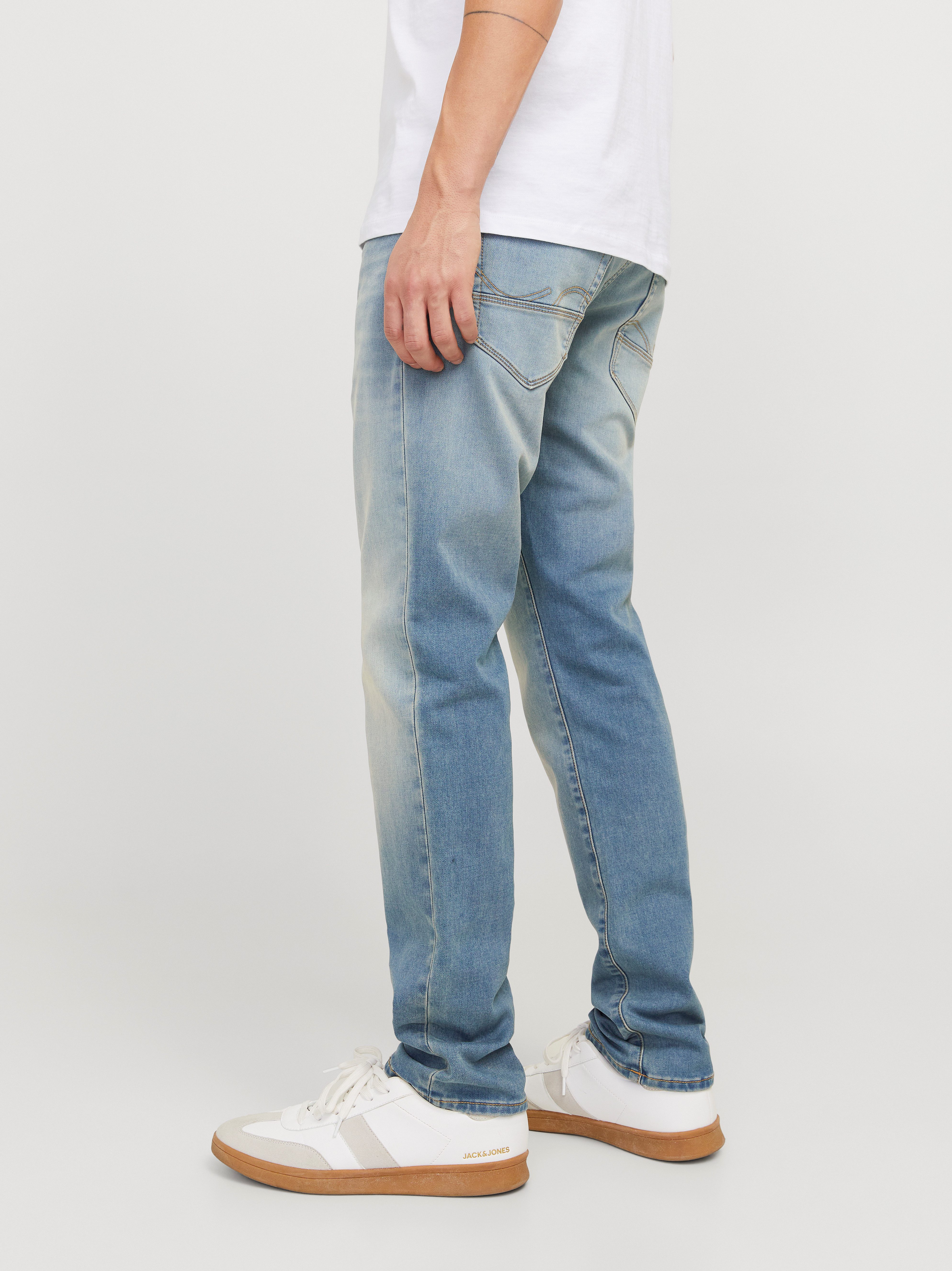 Jack & Jones Tapered-fit-Jeans JJIMIKE mit Stretch, Used-Look und bequemer Passform mit Abriebeffekten – Bild 2 von 5