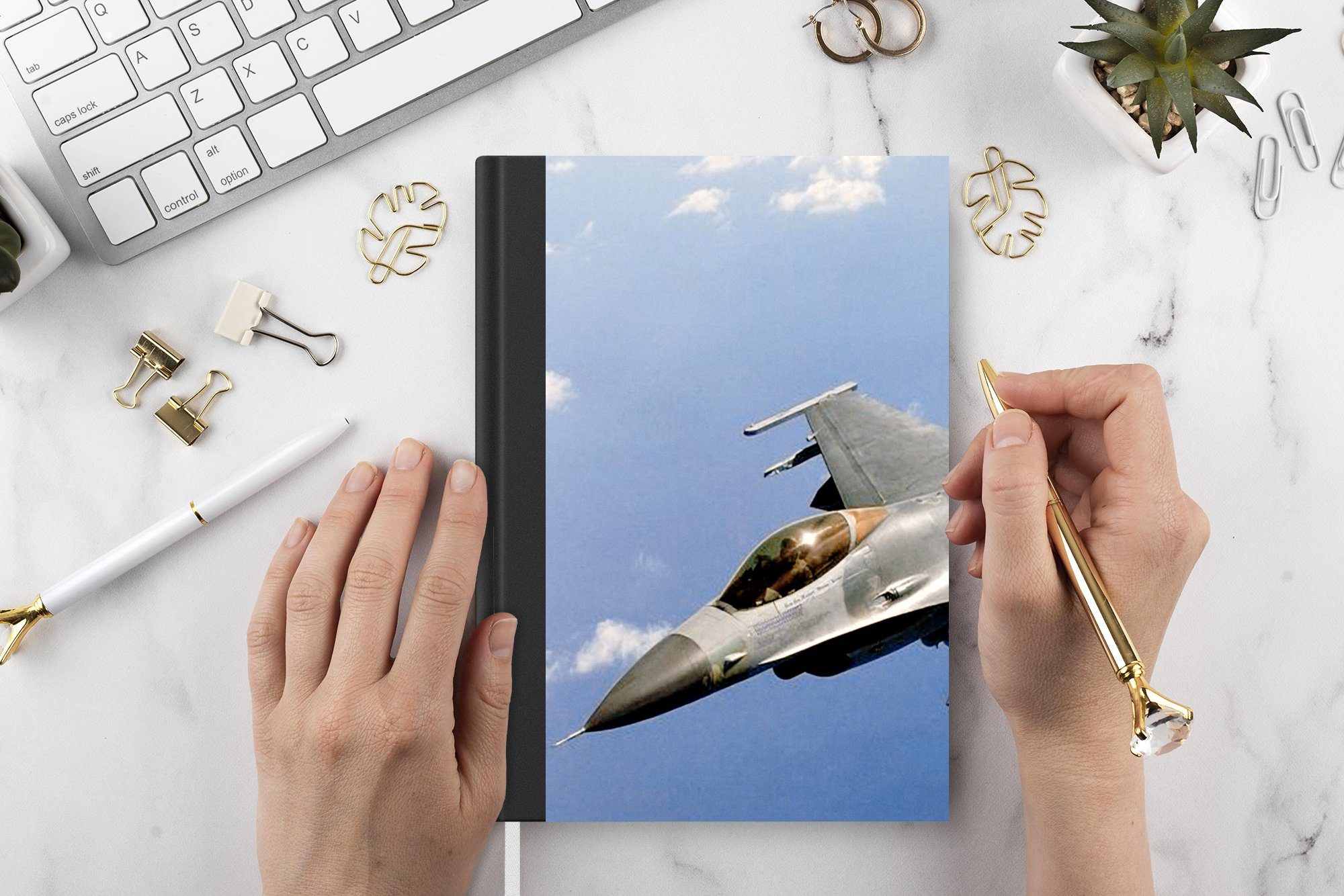 MuchoWow Notizbuch F-16 Notizheft, A5, Kampfflugzeug Haushaltsbuch Falcon, Seiten, Merkzettel, Das 98 Journal, Fighting Tagebuch