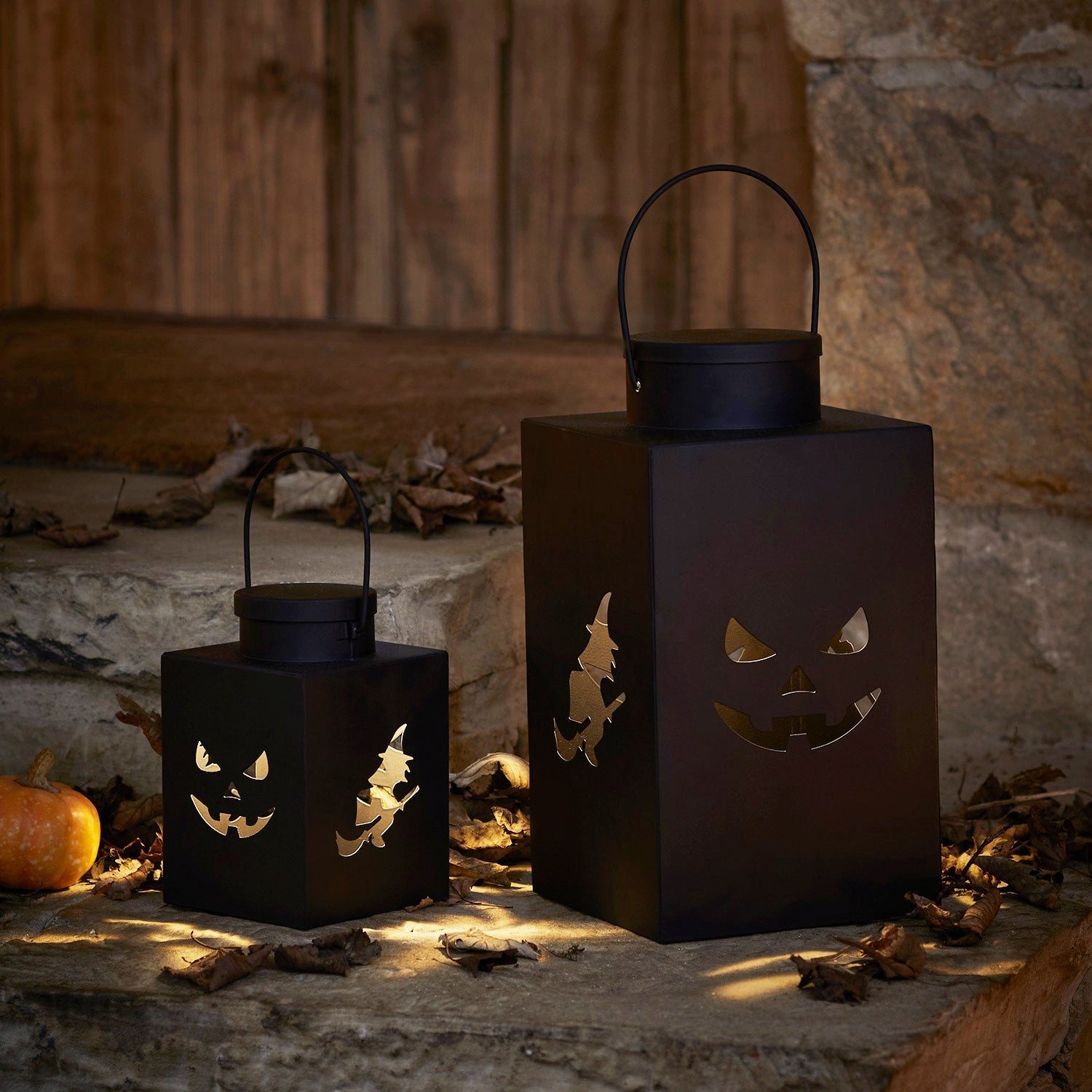 Lights4fun LED Laterne 2er Set schwarze Halloween Laternen aus Metall