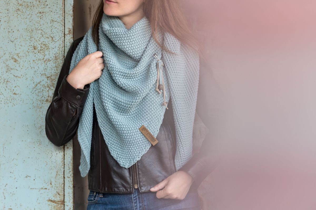 Knit Factory Schal Coco Dreiecksschals 190x85 cm Glatt Dunkelblau, (1-St), günstig online kaufen