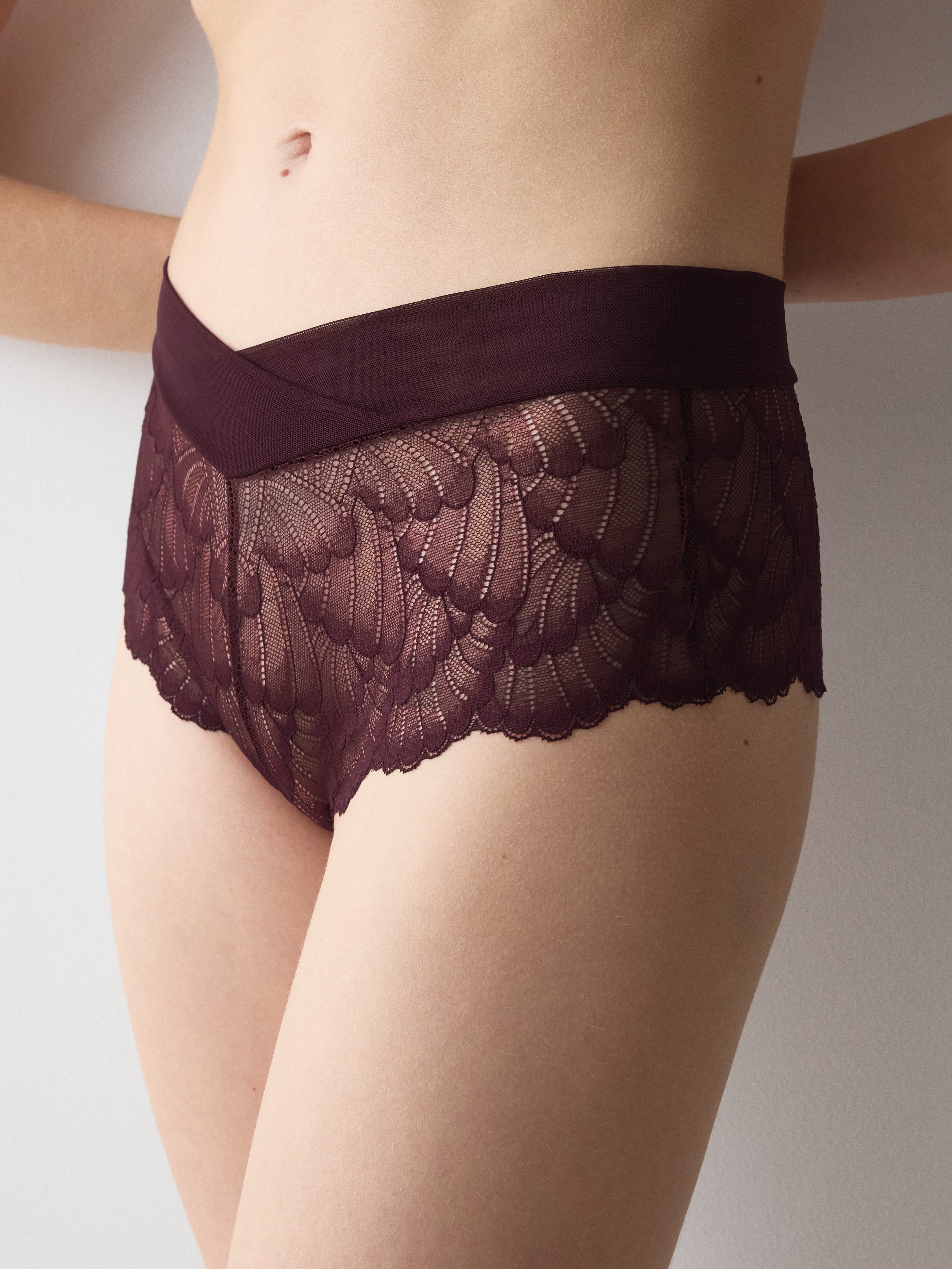 Triumph Slip Love in Lace Shorty nahtlose Stretchspitze