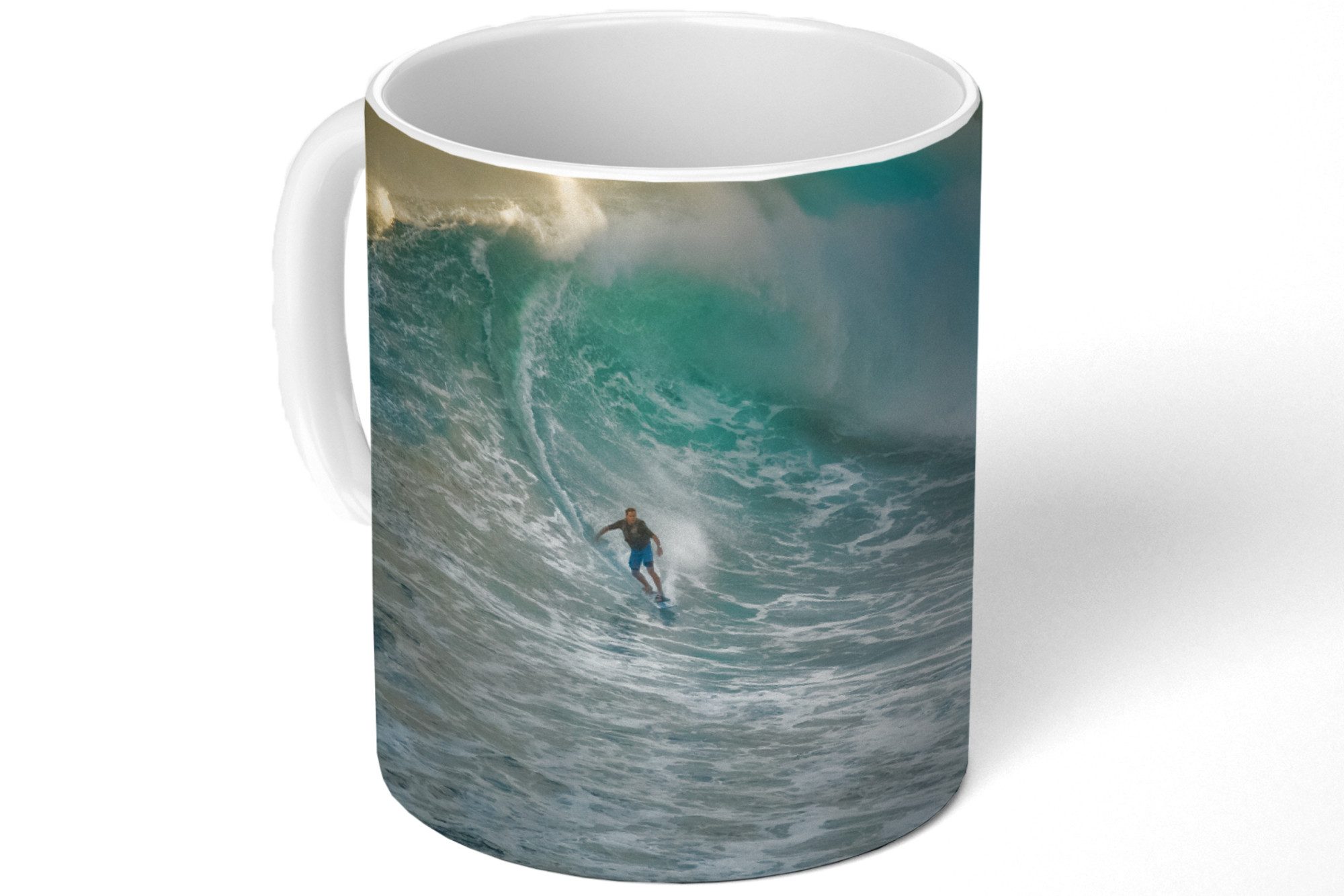 MuchoWow Tasse Surfer auf großen Wellen, 1-tlg., Keramik, Kaffeetassen, Teetasse, Becher, Kaffeebecher, Geschenk