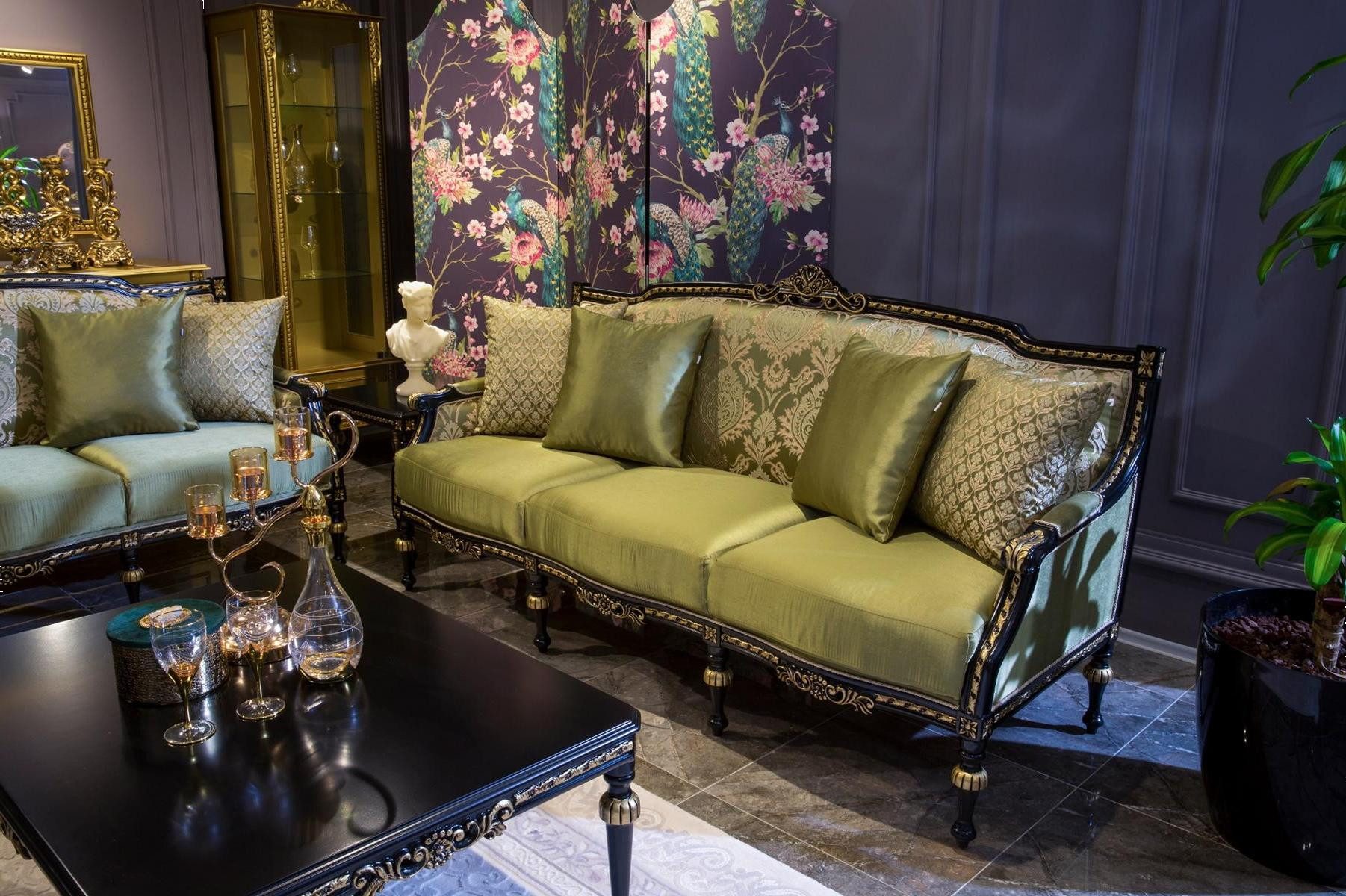 Xlmoebel 3-Sitzer Luxus Sofa in Grün mit hochwertiger Polsterung und elegantem Design, Hergestellt in Europa