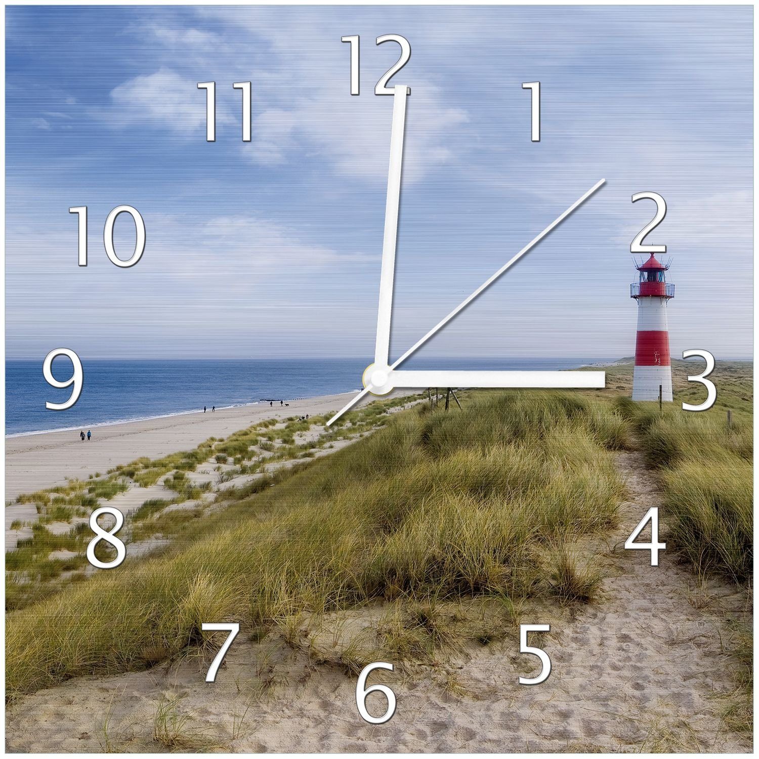 Wallario Wanduhr Am Strand von Sylt Leuchtturm auf der Düne Panorama (Aluverbunduhr)