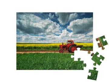puzzleYOU Puzzle Roter Traktor mit Anhänger vor einem Rapsfeld, 48 Puzzleteile, puzzleYOU-Kollektionen Traktoren