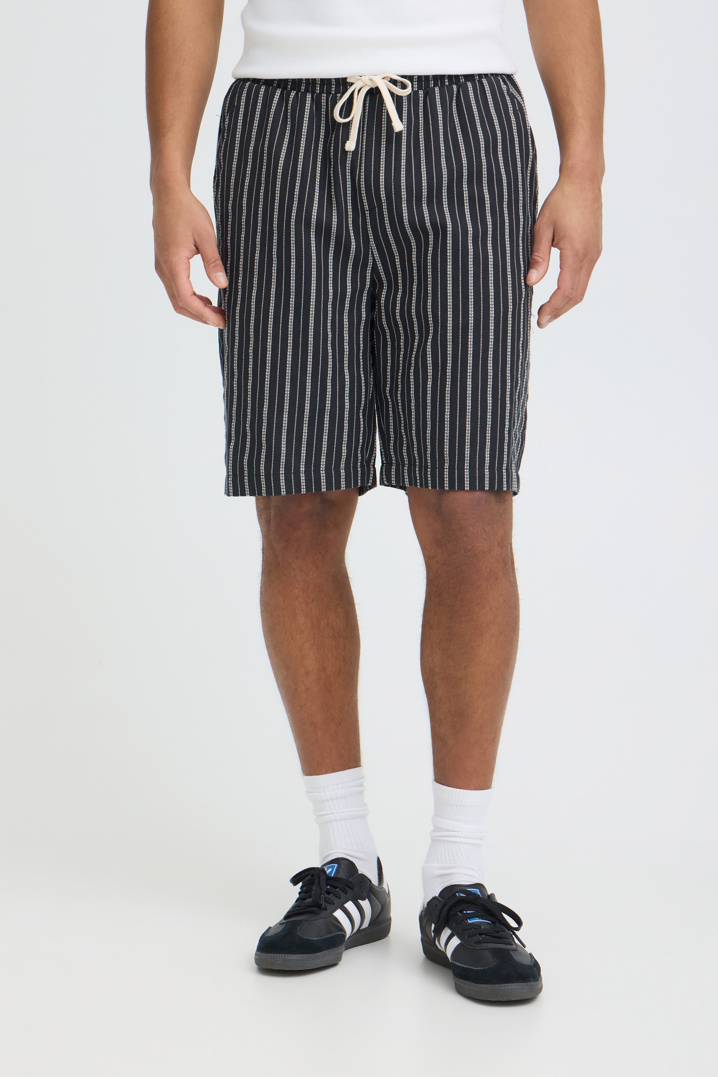 Blend Bermudas BHMAXIM RELX EASYPULL WOVENSHS aus Baumwolle, Relaxed Fit, mit Kordelverschluss, kniefrei geschnitten