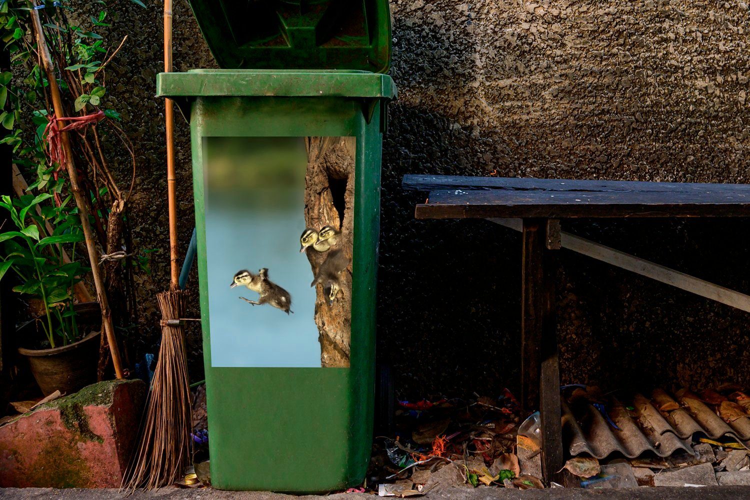 MuchoWow Container, Ente Mülleimer-aufkleber, Sticker, Wandsticker (1 - Fliegen - Mülltonne, Abfalbehälter St), Baum