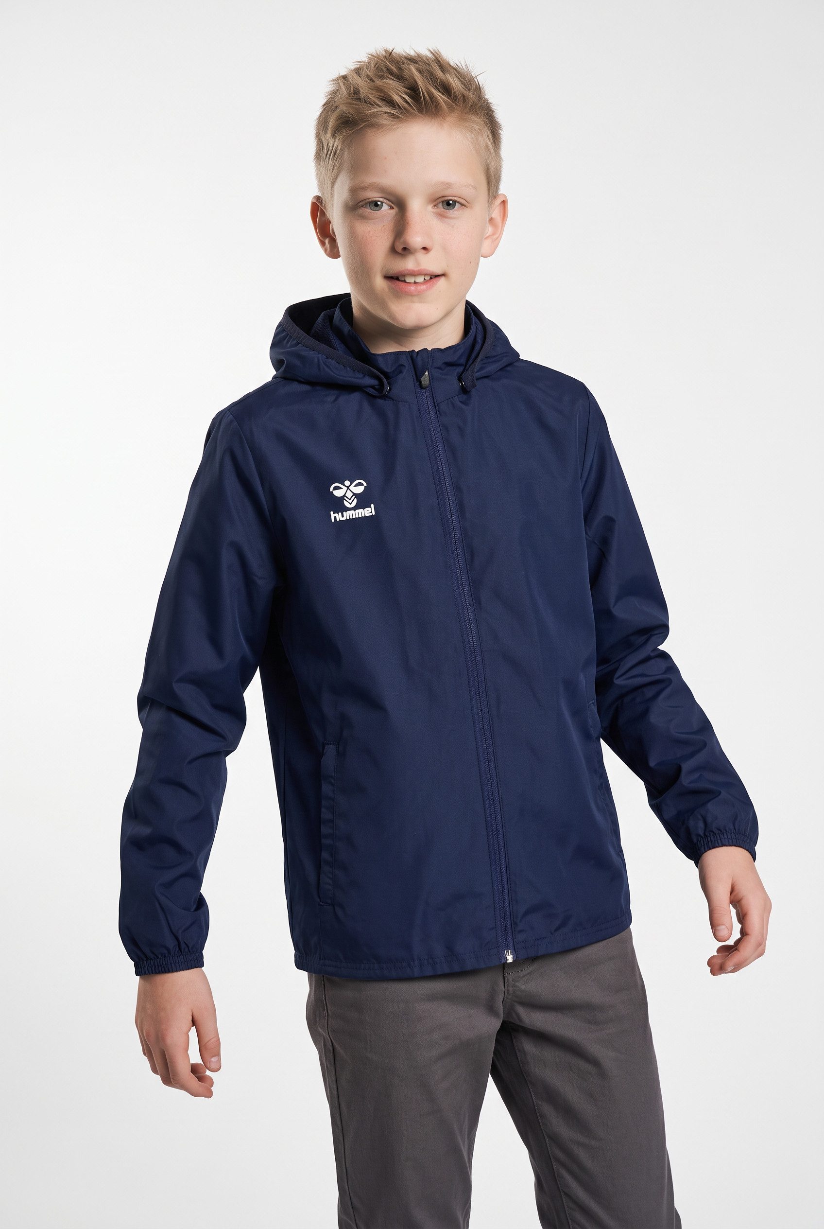 hummel Allwetterjacke HMLESSENTIAL AW JACKET KIDS sportlicher Stil, atmungsaktiv, wasser- und schmutzabweisen