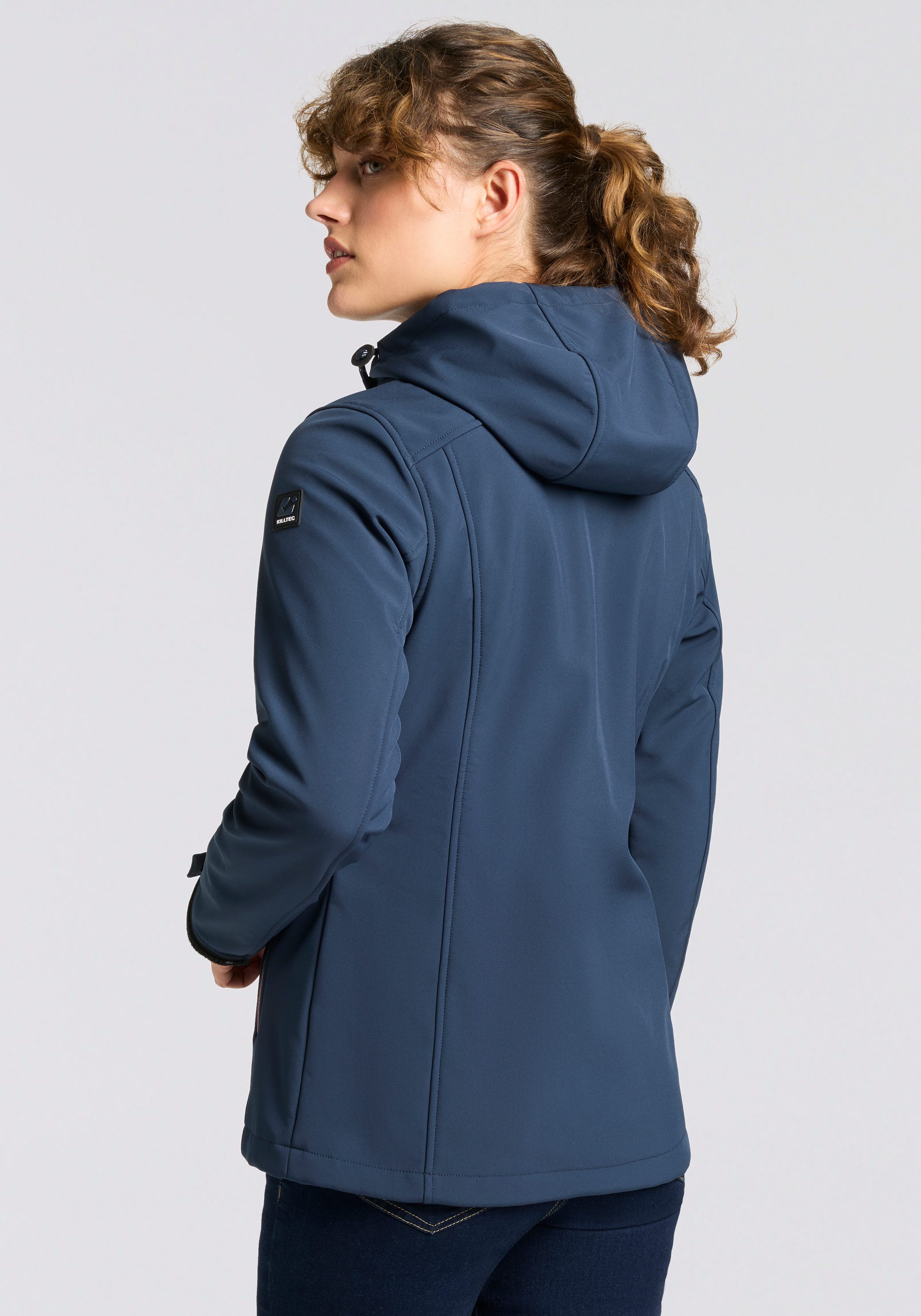 Killtec Softshelljacke KOW 8 WMN SFTSHLL JCKT mit verstellbarer Kapuze, mit 2-Wege-Reißverschluss, atmungsaktiv