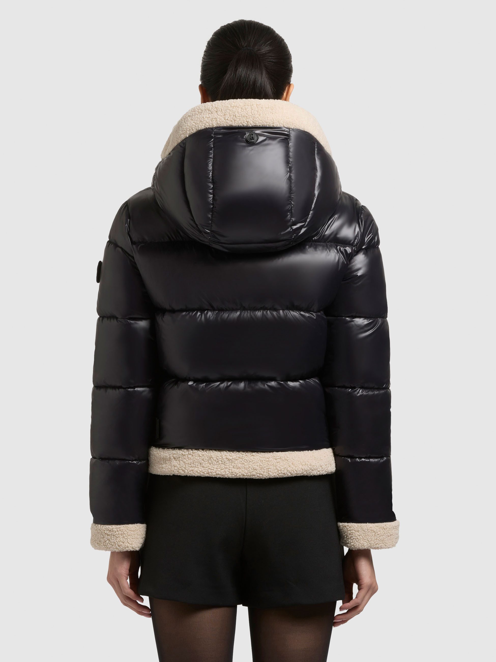 khujo Steppjacke NESSIE2 aus Nylon und Polyester, hüftlange Passform, mit abnehmbarer Kapuze