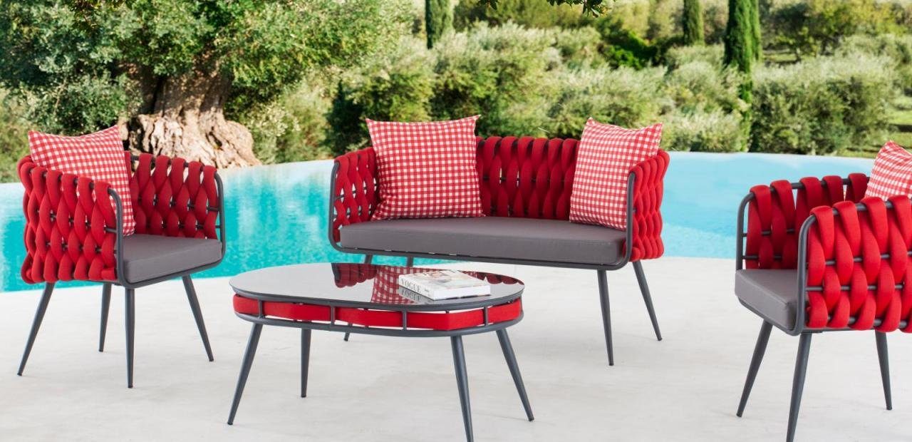 JVmoebel Gartenlounge-Set Luxuriöse Rote Gartenmöbel - 4tlg. Sofa, Tisch & Couch für Terrasse, Made in Europa