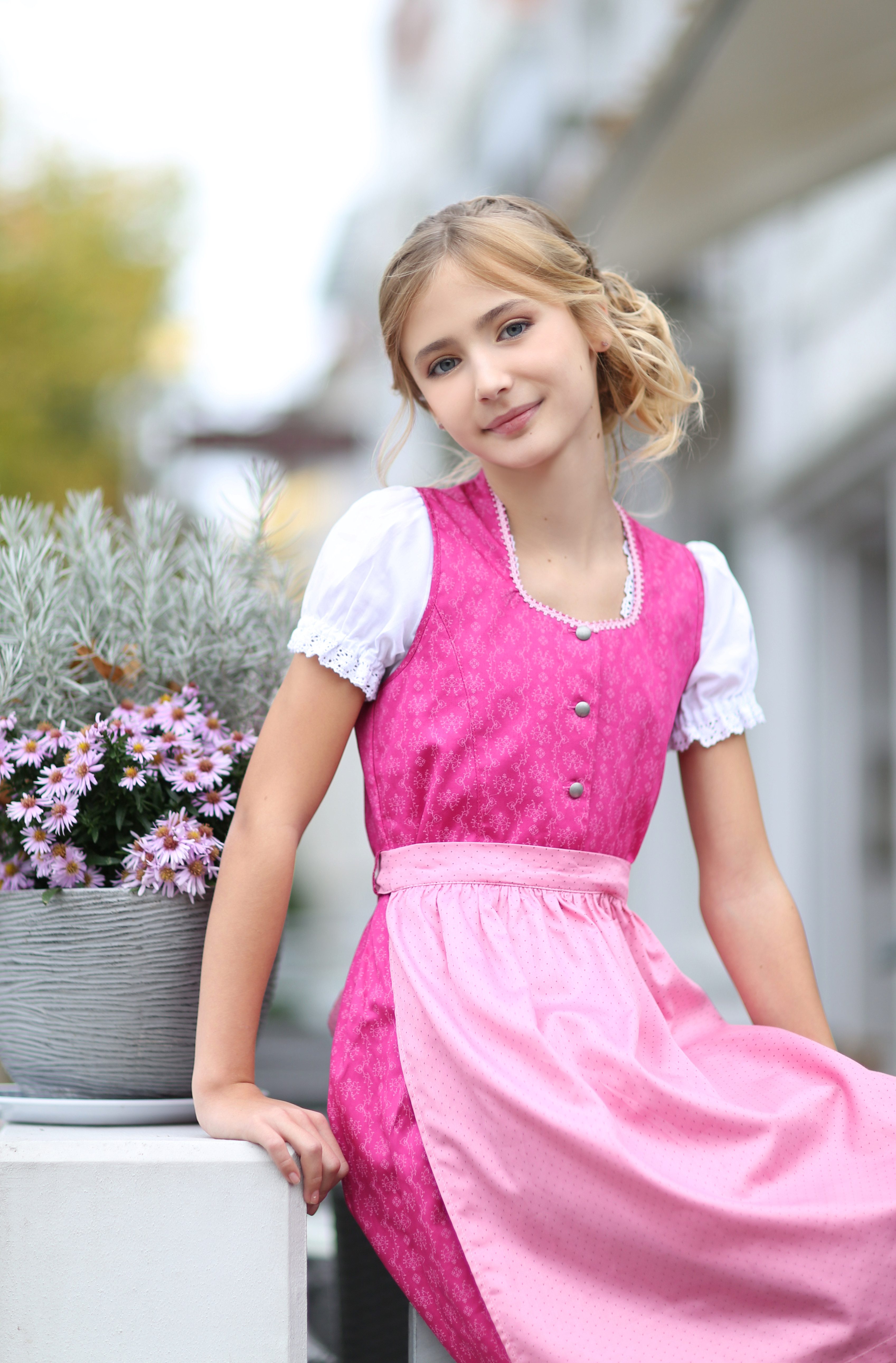 Ramona Lippert Dirndl Charlotta - pink - Größe 86-164 - Kinderdirndl mit Bluse – Bild 5 von 5