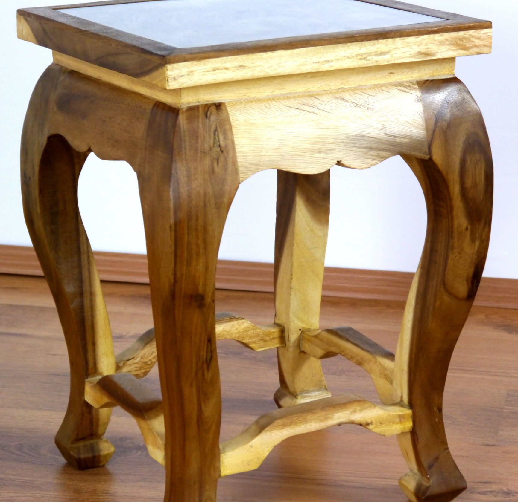 livasia Opiumtisch Couchtisch mit Schnitzerei, Massivholz Akazie 36x36x50cm
