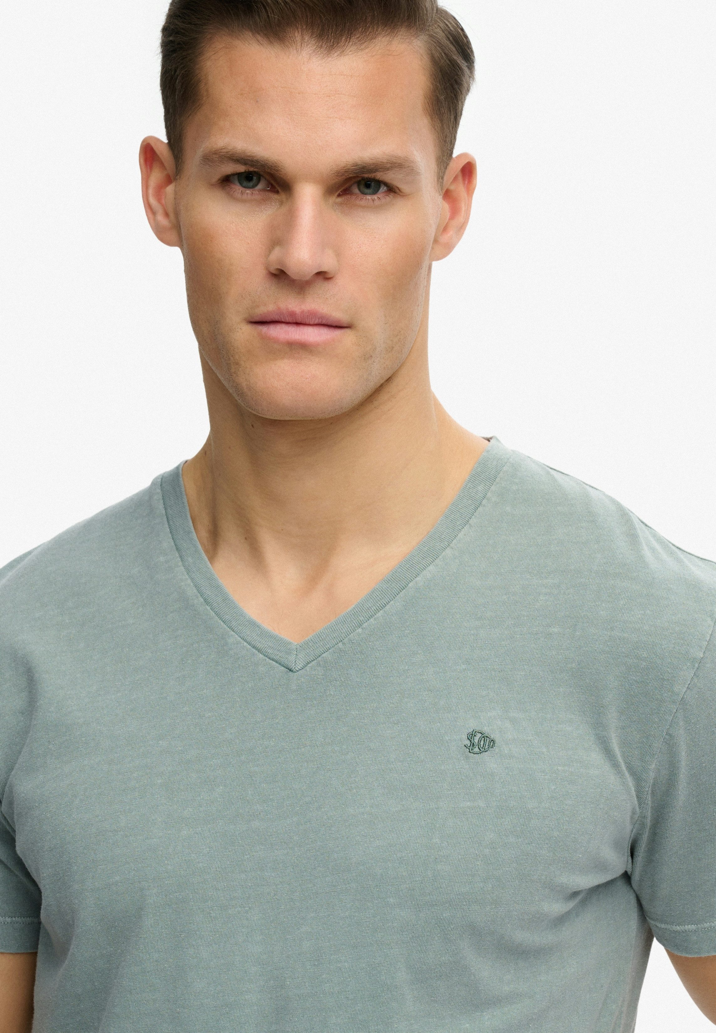 Superdry Rundhalsshirt CLASSIC COTTON LINEN VEE Baumwollmischung, relaxed fit aus luftig leichtem Baumwoll-Leinen-Mix