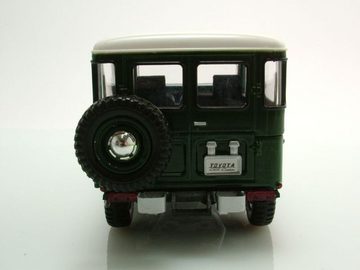 Motormax Modellauto Toyota FJ40 Land Cruiser 1974 grün weiß Modellauto 1:24 Motormax, Maßstab 1:24