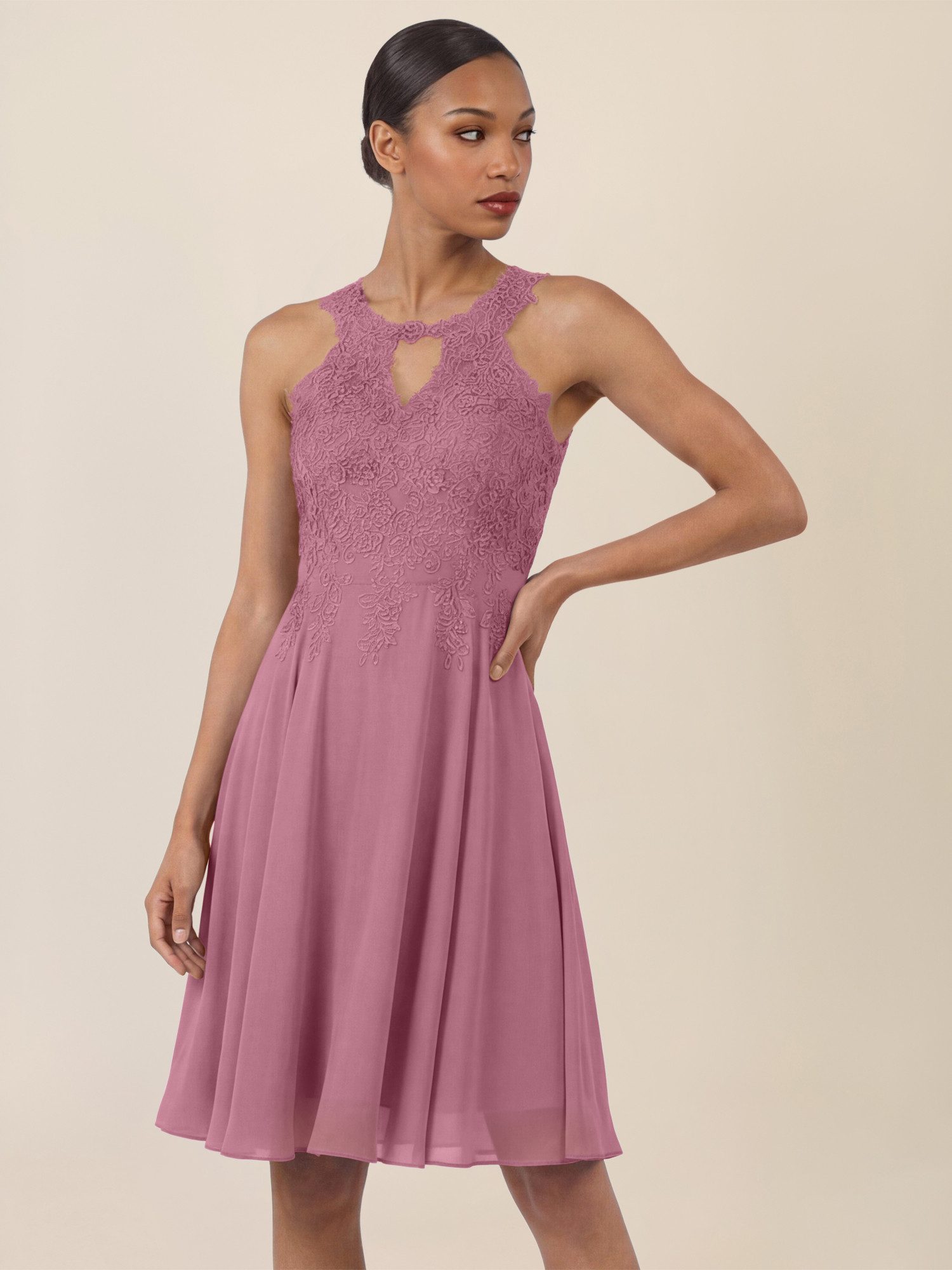 Apart Cocktailkleid mit floraler Spitzenpracht