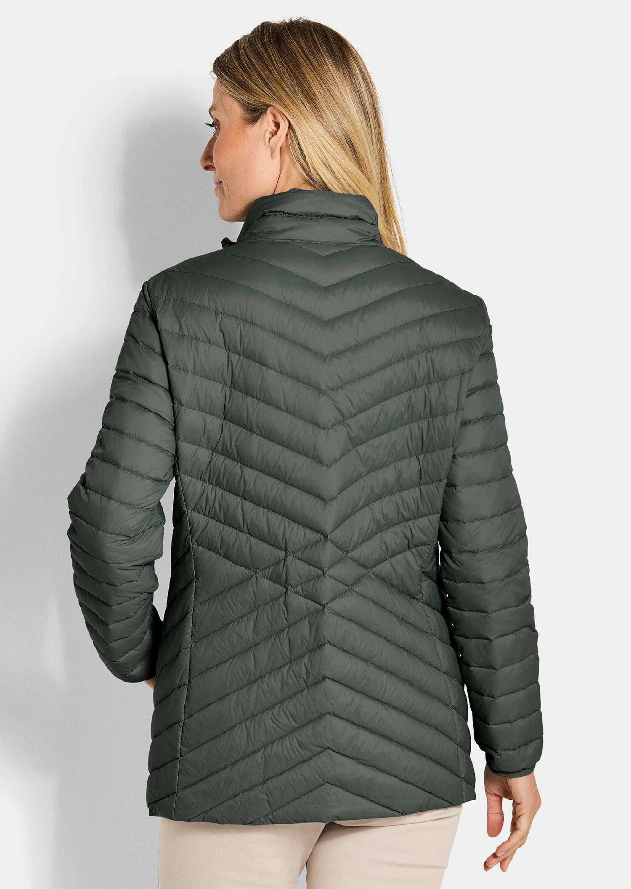 GOLDNER Steppjacke Kurzgröße: Herbstjacke mit Daunen, Stehkragen Verlängerte Jacke in femininer Steppung mit Reißverschluss