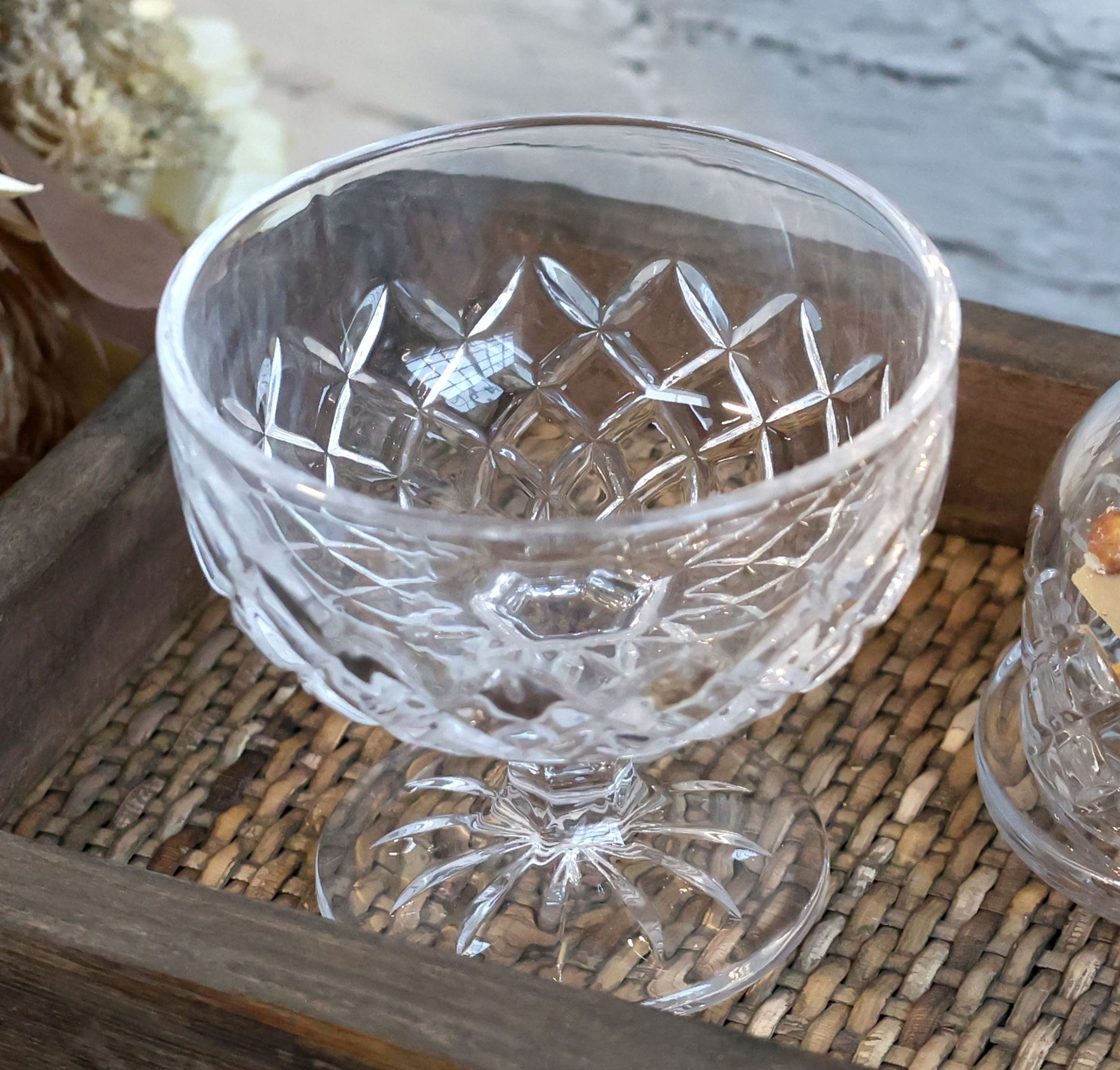 Chic Antique Servierschale Chic Antique - Glas Schale Dessertschale Eisschale auf Fuß mit, Glas