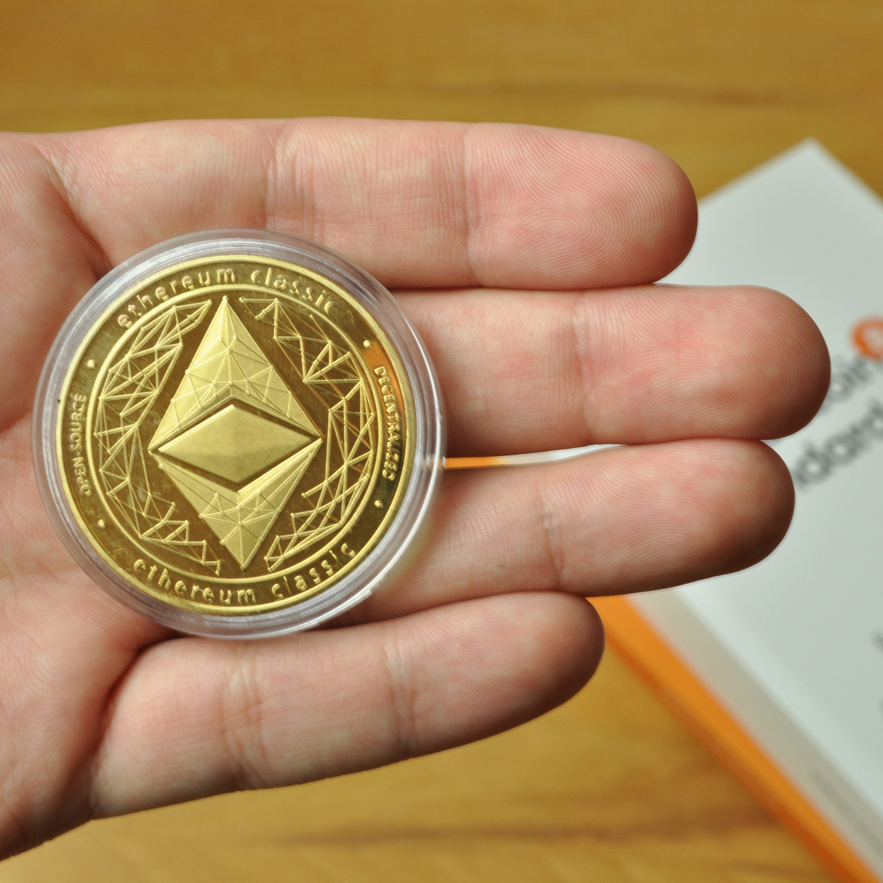 Lia Lisboa Spielgeld The Hodl – Crypto Münze in stilvoller Look, BTC, ETH, Cardano, XRP