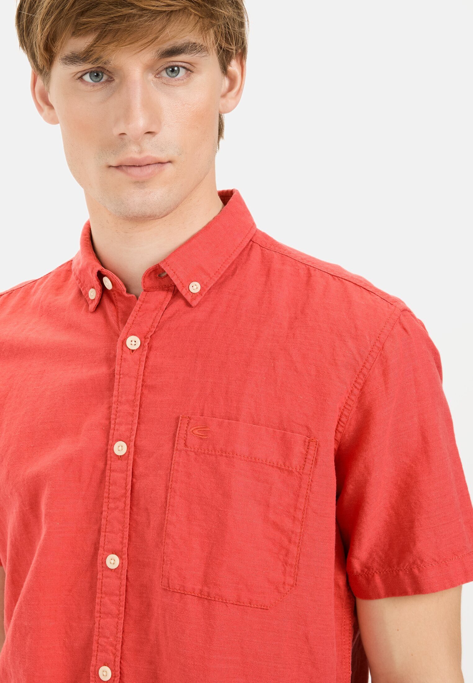 camel active Kurzarmhemd aus einem Baumwoll-Leinenmix Kurzarm Button-Down