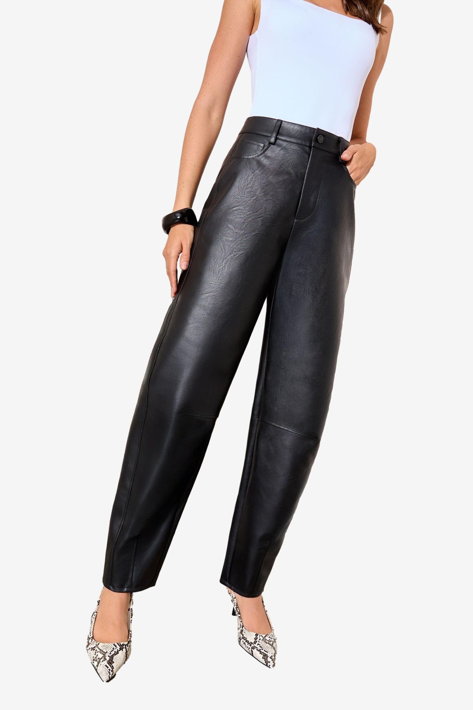 Lederhose Friends Like These Barrel-Jeans in Lederoptik