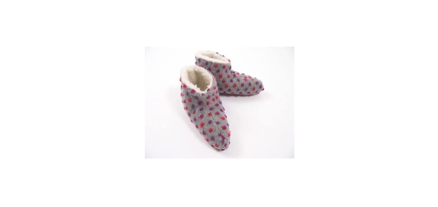 Linke Licardo Bettschuhe aus 100 % Schurwolle mit Noppen in 5 Größen Bettschuh
